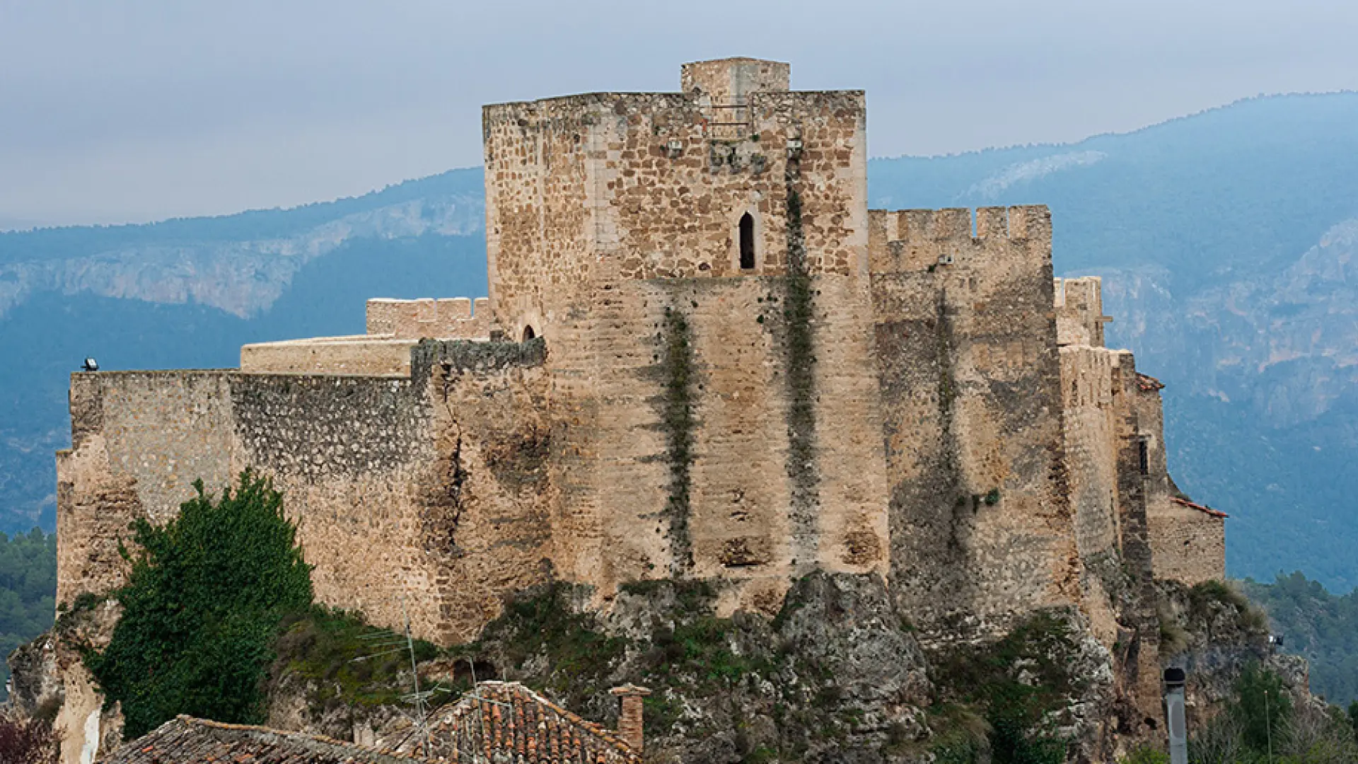 El castillo de Albacete que fue una antigua fortaleza islámica donde se puede recorrer todavía su patio de armas