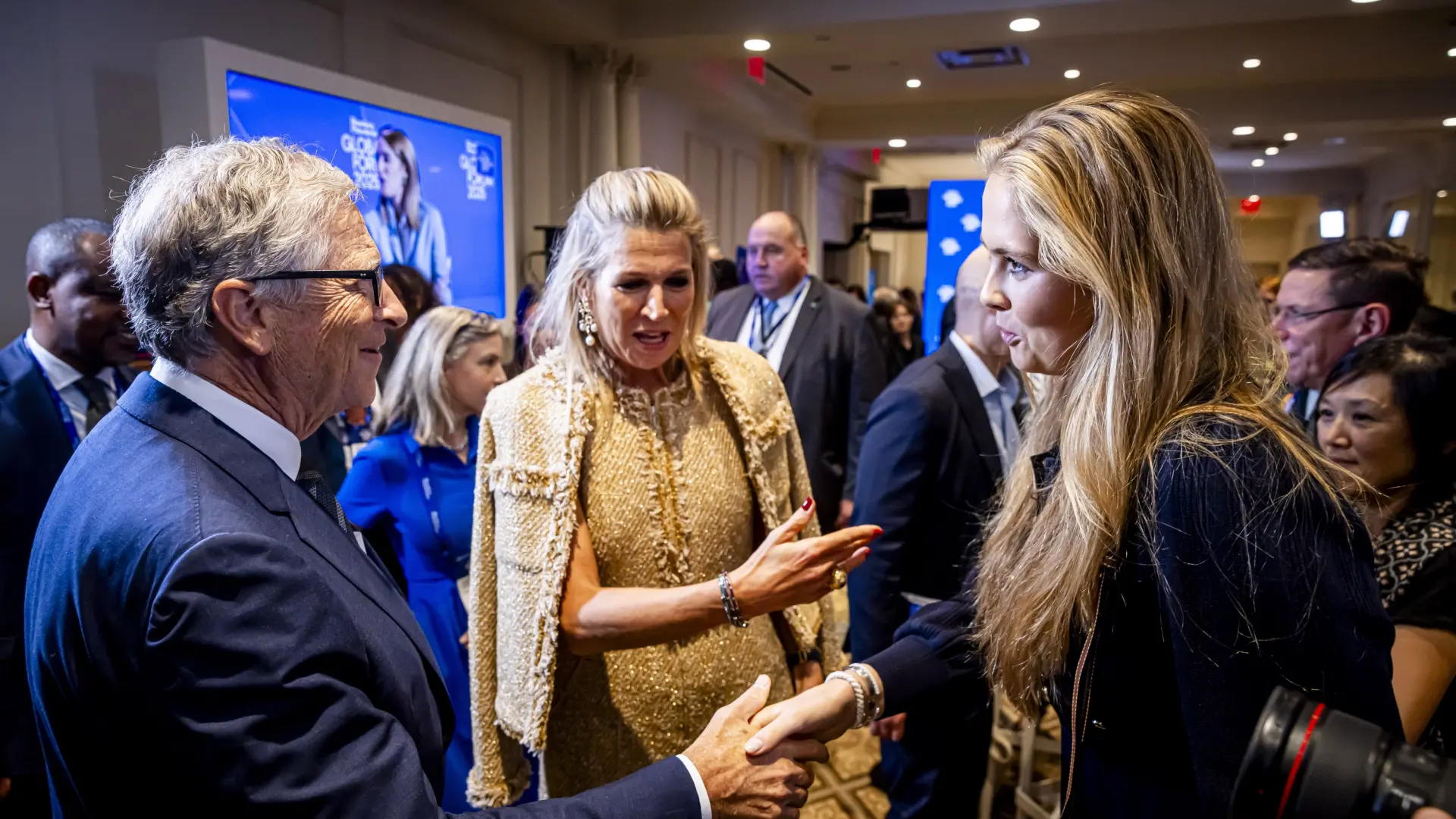 Máxima de Holanda le presenta a su hija Amalia a Bill Gates, en Nueva York