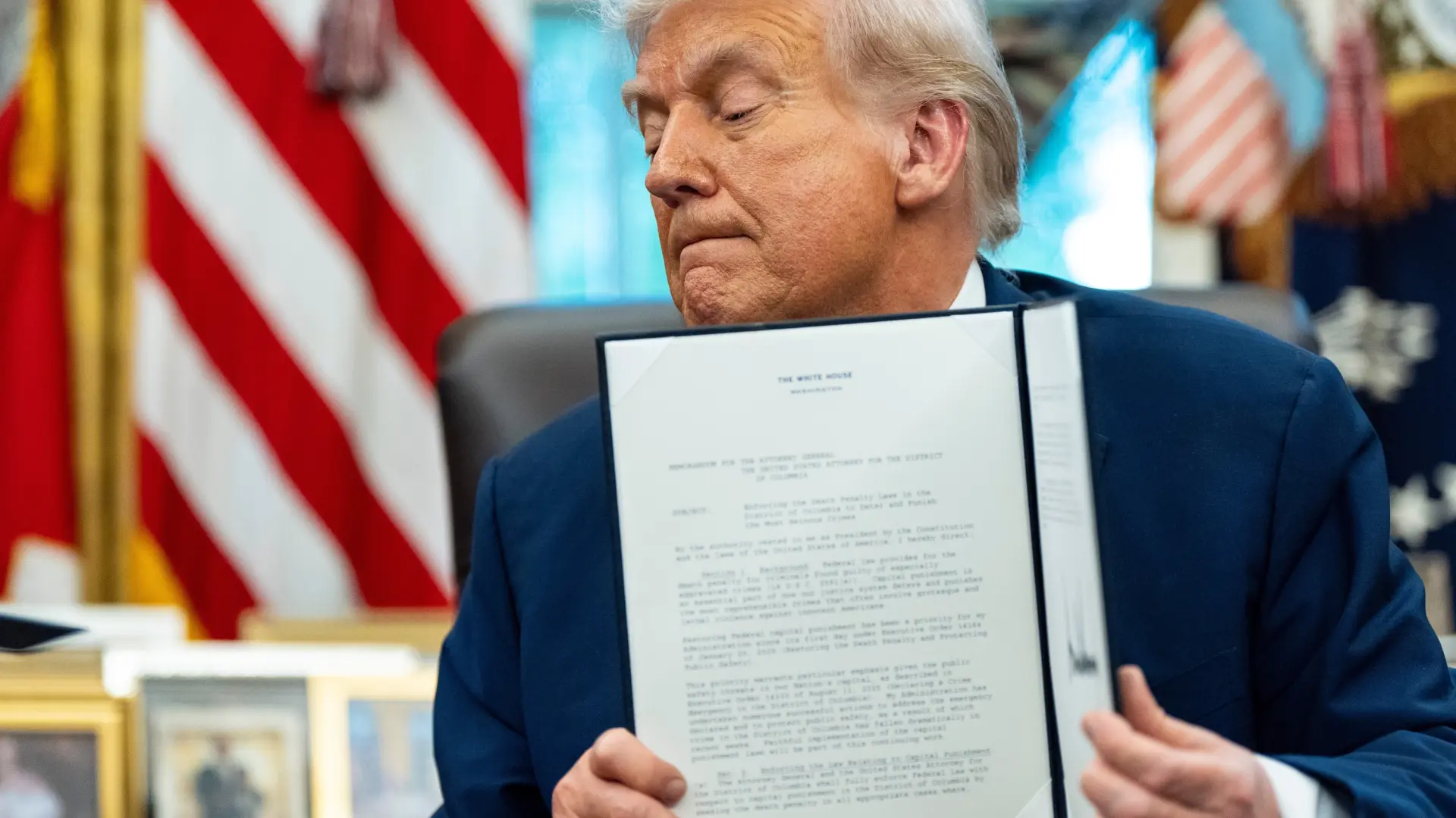 Trump firma una orden ejecutiva para pedir la pena de muerte en Washington DC por el supuesto "crimen sin control"