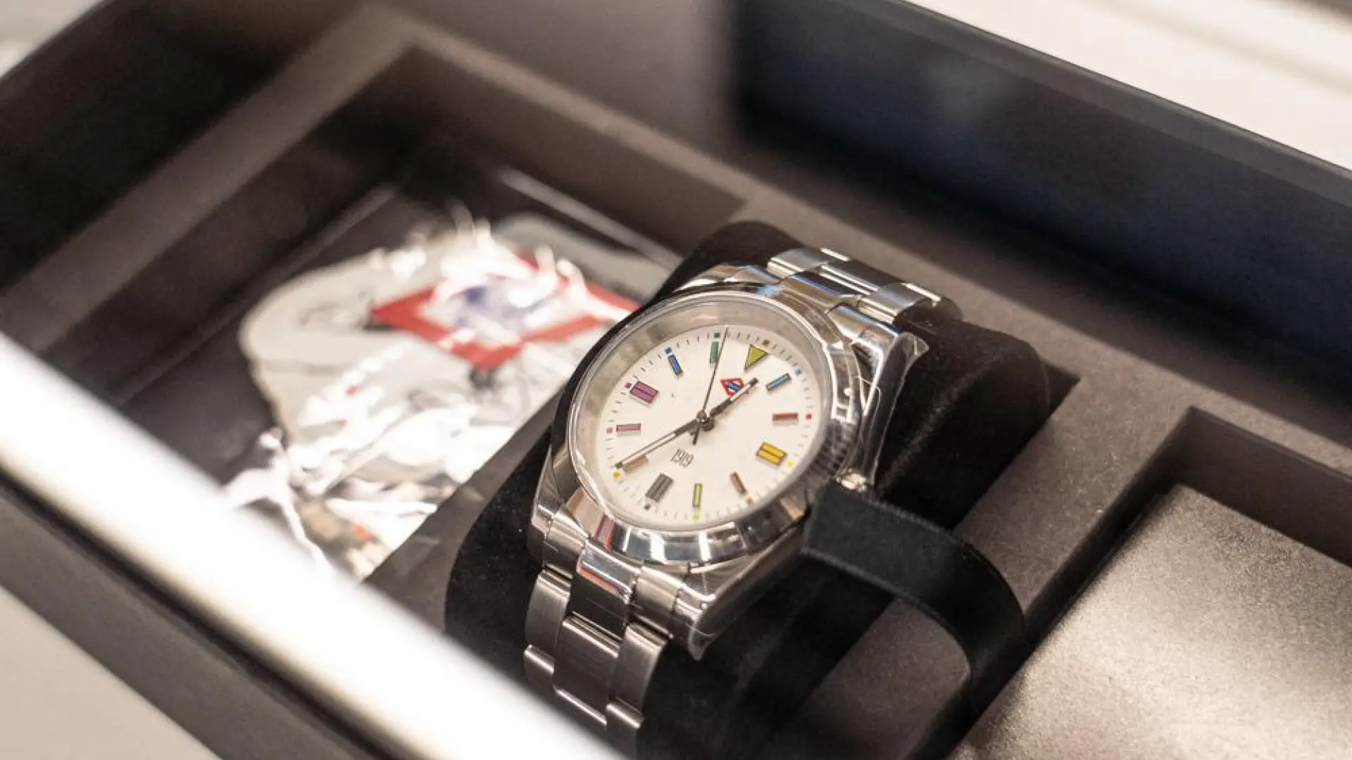 Locura por el reloj de lujo de Metro de Madrid: ya se vende en Wallapop por el triple de su precio original