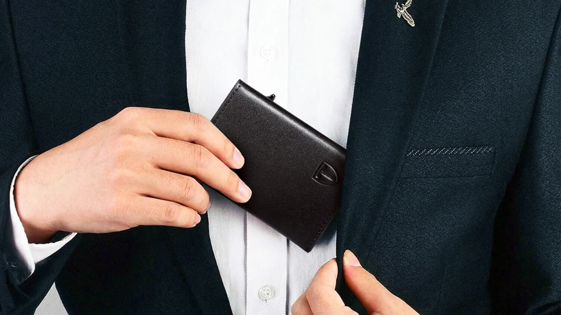 La cartera más segura para tus tarjetas solo cuesta 20 euros y bloquea posibles duplicados