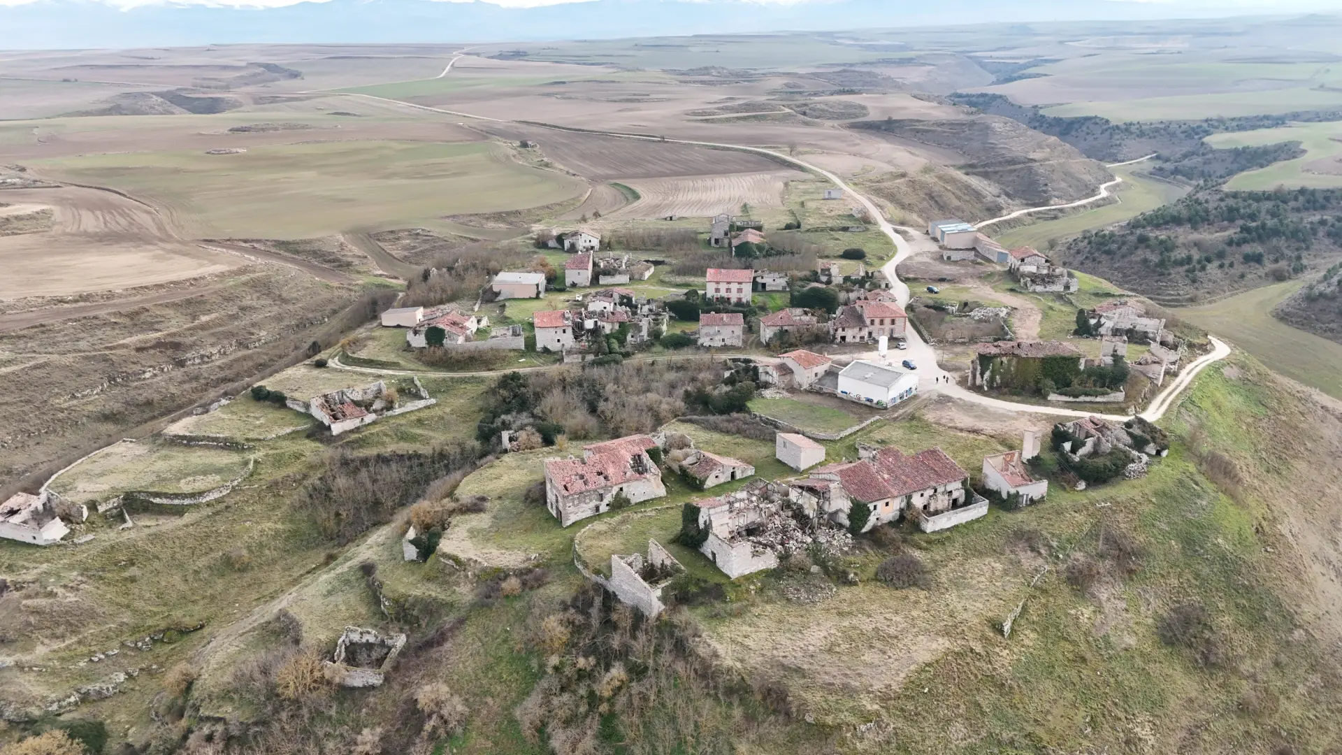 El pueblo abandonado de Burgos donde los Javis están grabando su nueva película