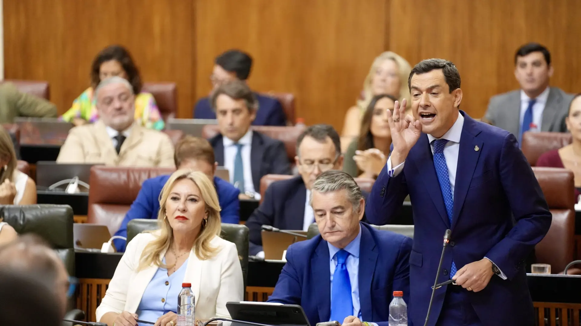 Moreno exige respeto para Andalucía tras las críticas de Junts por las deducciones fiscales de la Junta y anuncia que habrá más rebajas