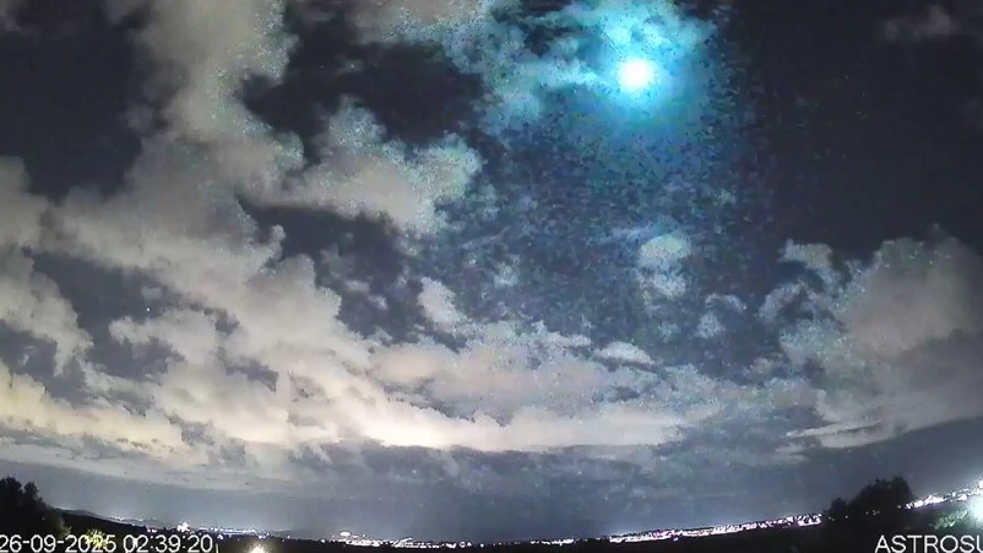 La roca de un cometa crea una brillante bola de fuego a 98.000 km/h que se observa en toda España