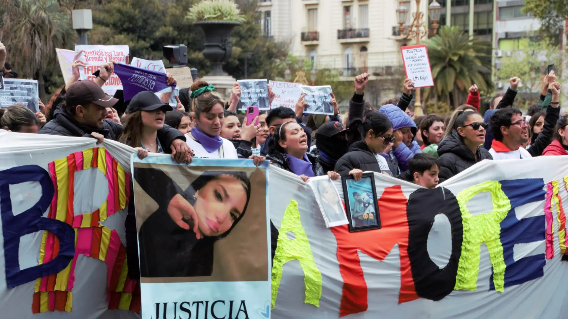 Los argentinos claman justicia tras el triple ‘narco feminicidio’ que sacude al país: "Las torturas tenían una crueldad aleccionadora"