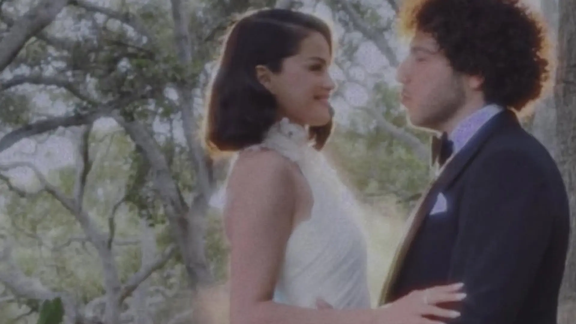 La cantante Selena Gomez y el productor Benny Blanco se casan en California