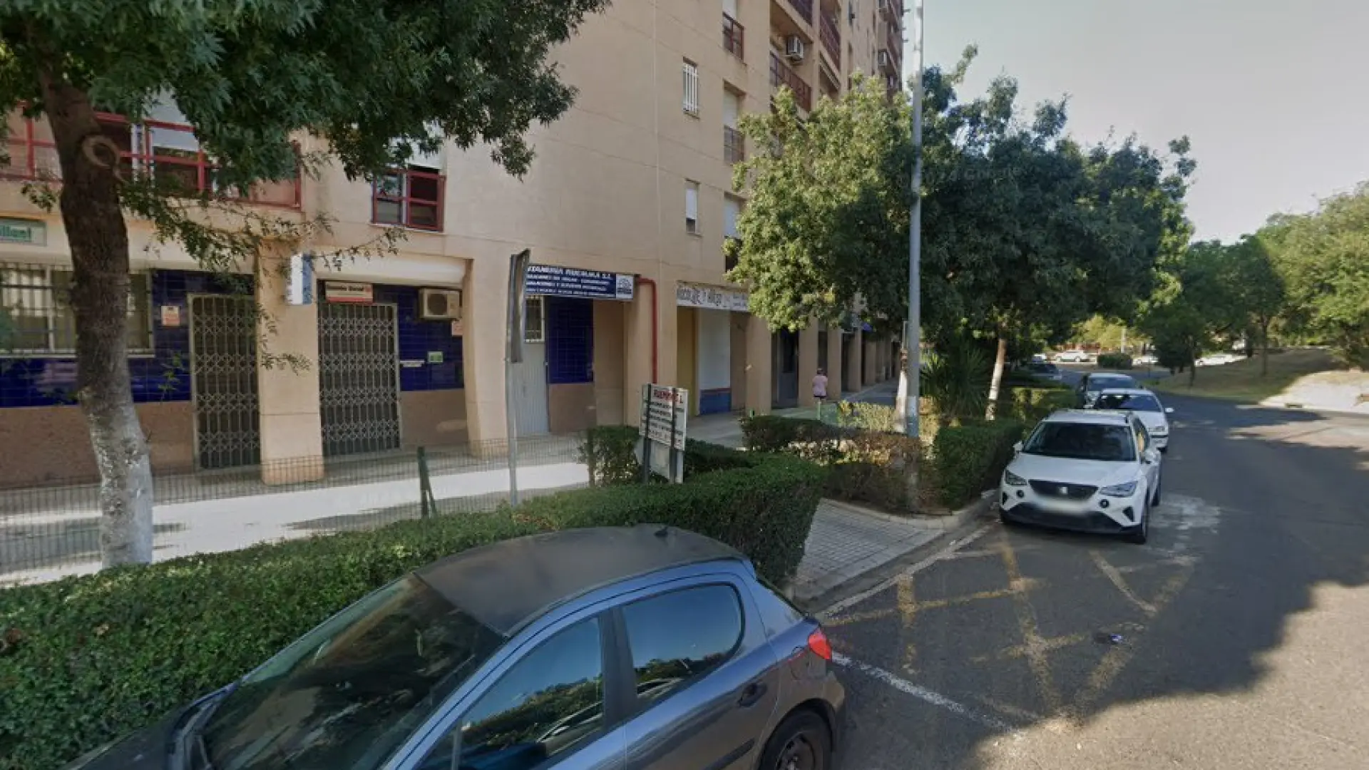 Una chica de 28 años es asesinada por su pareja, un joven de 21, en Sevilla: la acuchilló en el cuello tras una fuerte paliza