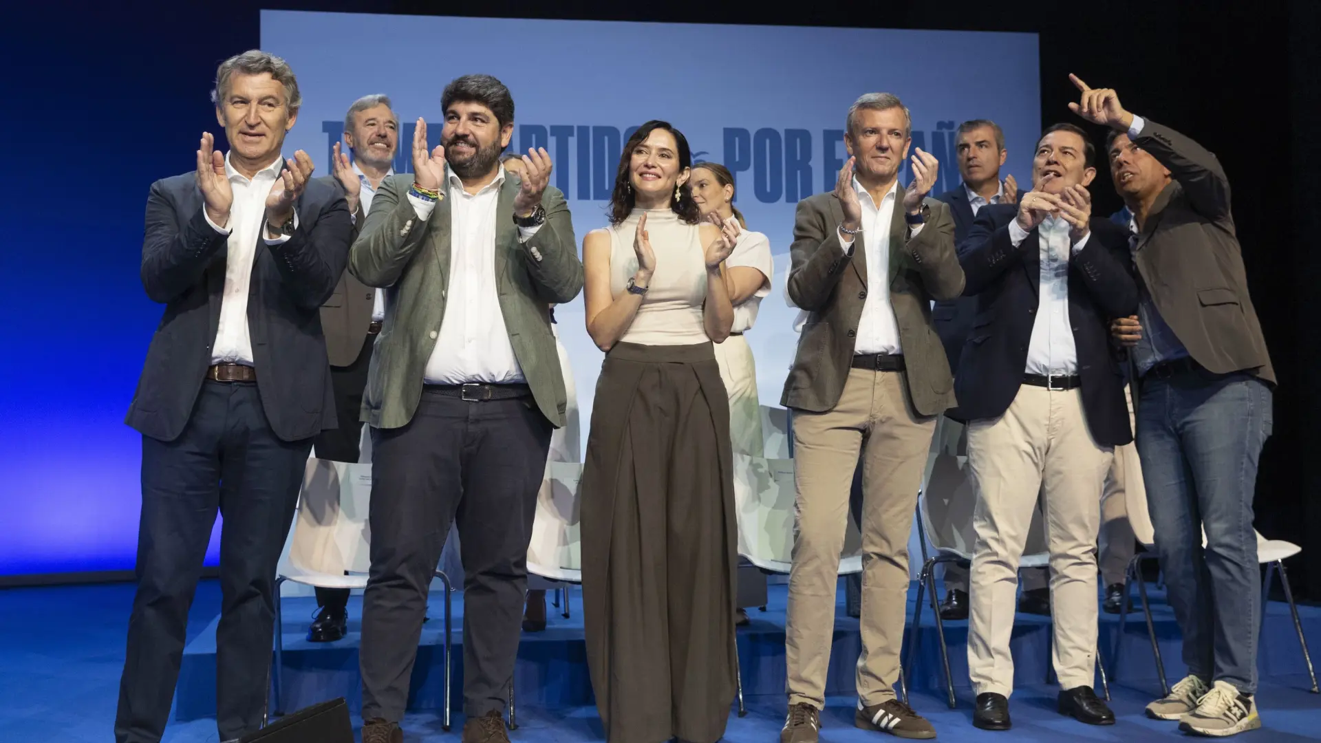 Feijóo promete crear una "visa por puntos" para cribar inmigrantes: "Los que no cumplan la ley se irán"