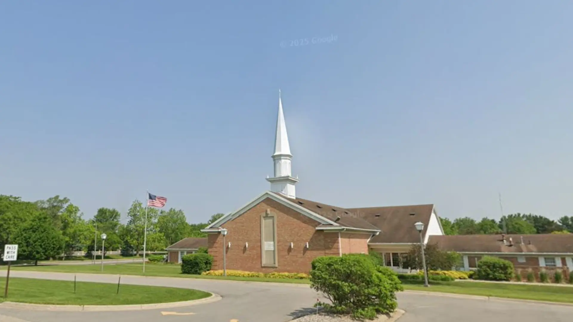 Varias víctimas en un tiroteo en una iglesia mormona en Michigan: el templo ha sido incendiado