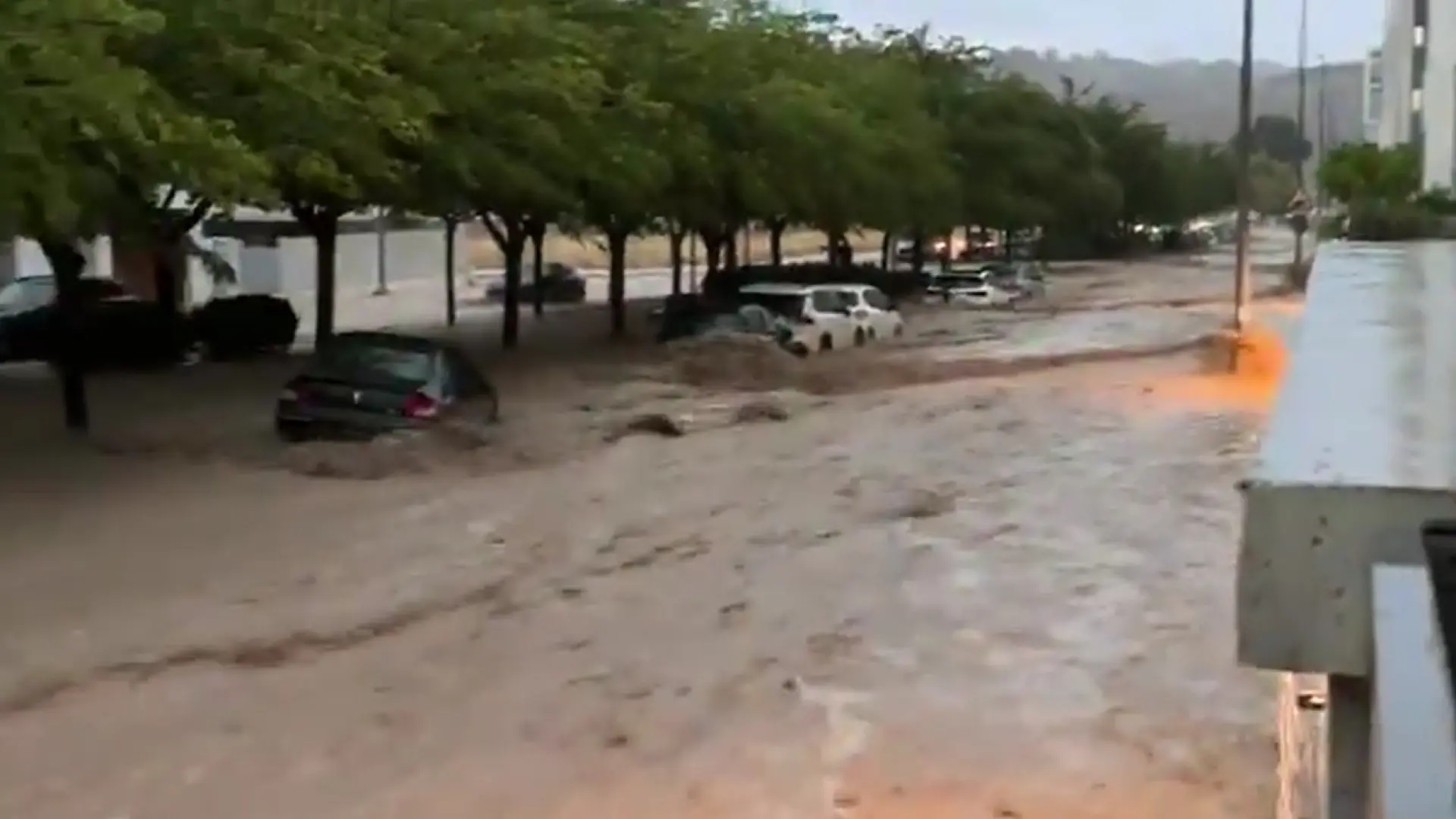 Temporal de lluvias en España, en directo | Alerta roja por hasta 180 l/m2 en Valencia, Castellón y Tarragona, donde se ha enviado una segunda alerta a los móviles