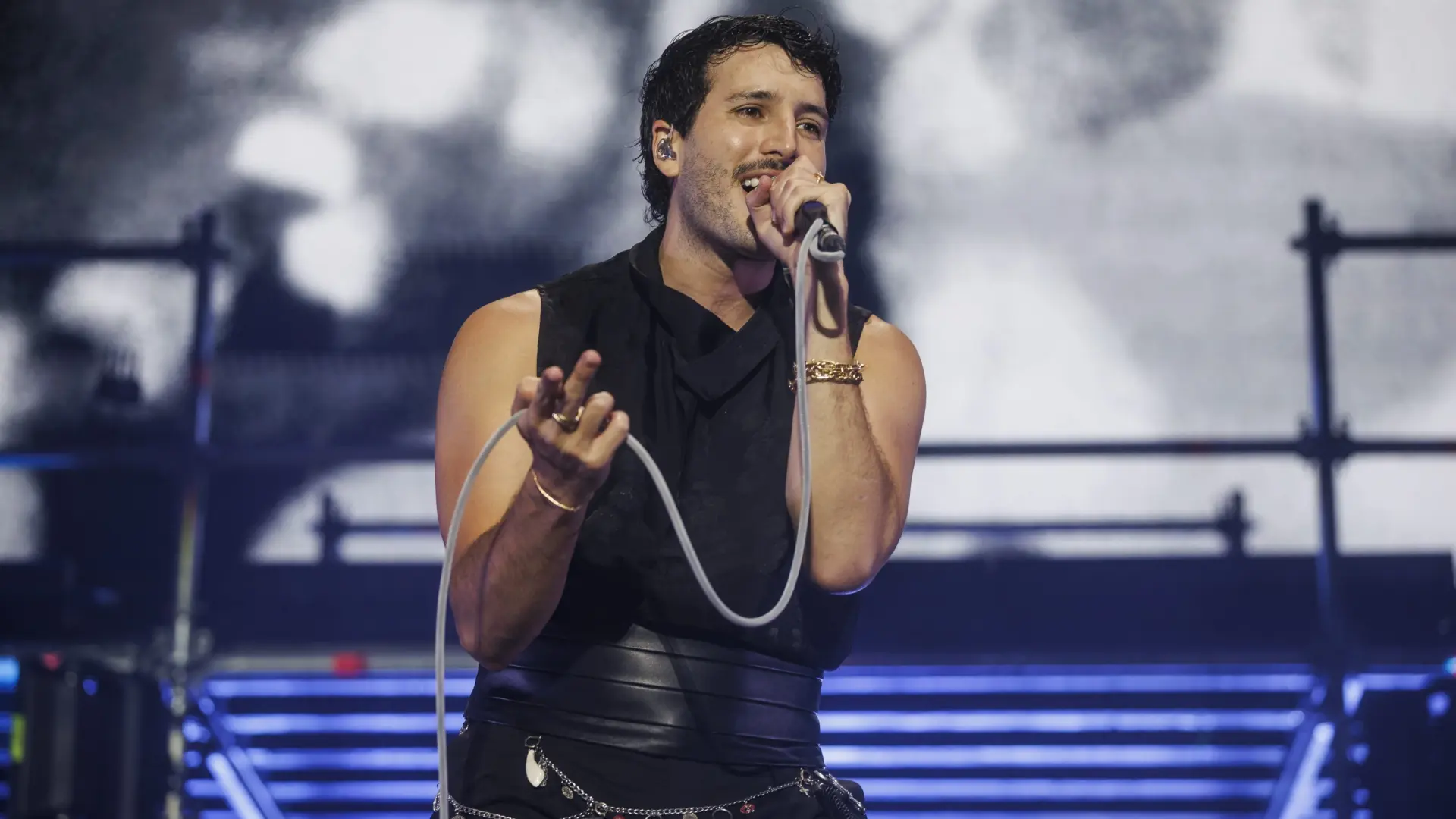 Sebastián Yatra cierra su gira en Madrid con emoción, invitados sorpresa y un Movistar Arena rendido a sus pies