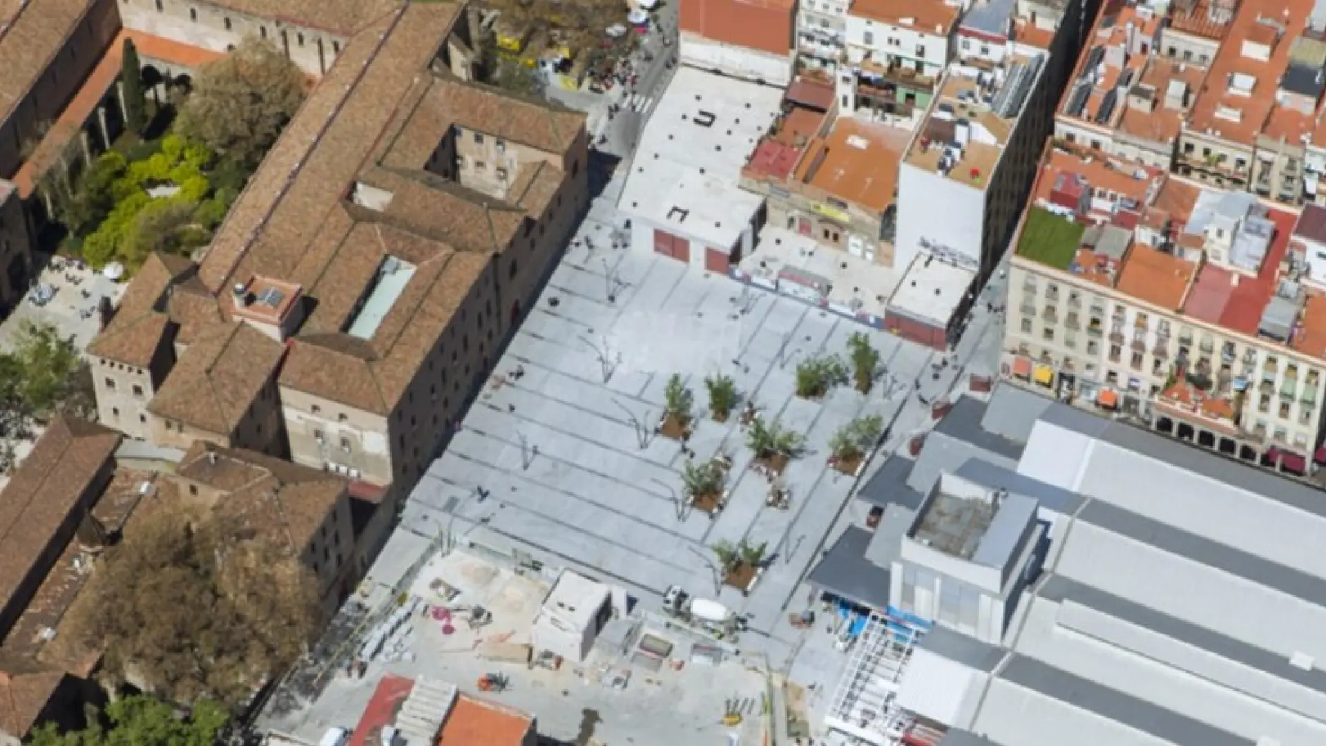 Las obras para rehabilitar la fachada y el claustro del antiguo Hospital de la Santa Creu empezarán en la primavera de 2026