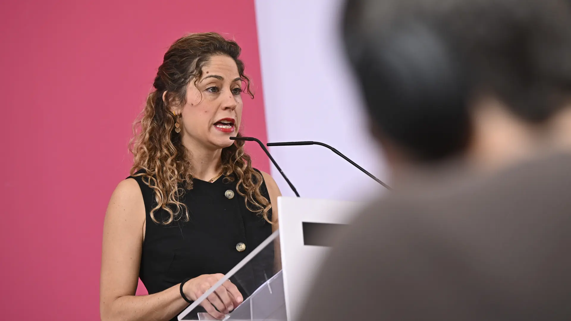 Sumar eleva la presión al PSOE para aprobar la regularización de "más de medio millón" de inmigrantes antes de noviembre