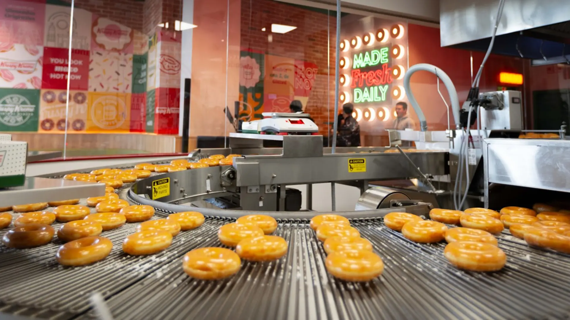 Krispy Kreme: el 'donuts' más virales abre su primera tienda en España y lo celebra regalando cajas durante un año
