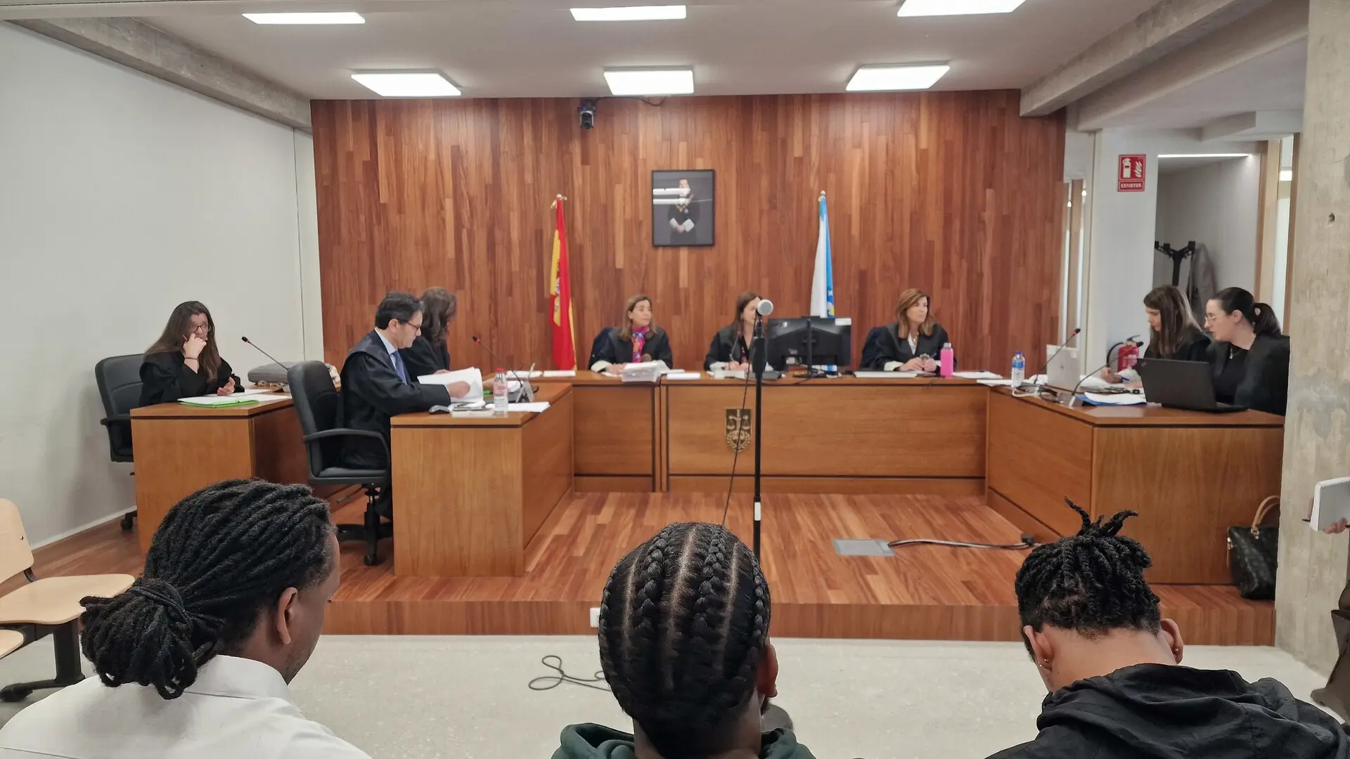 Condenados dos hombres por violar y grabar a una joven en Vigo