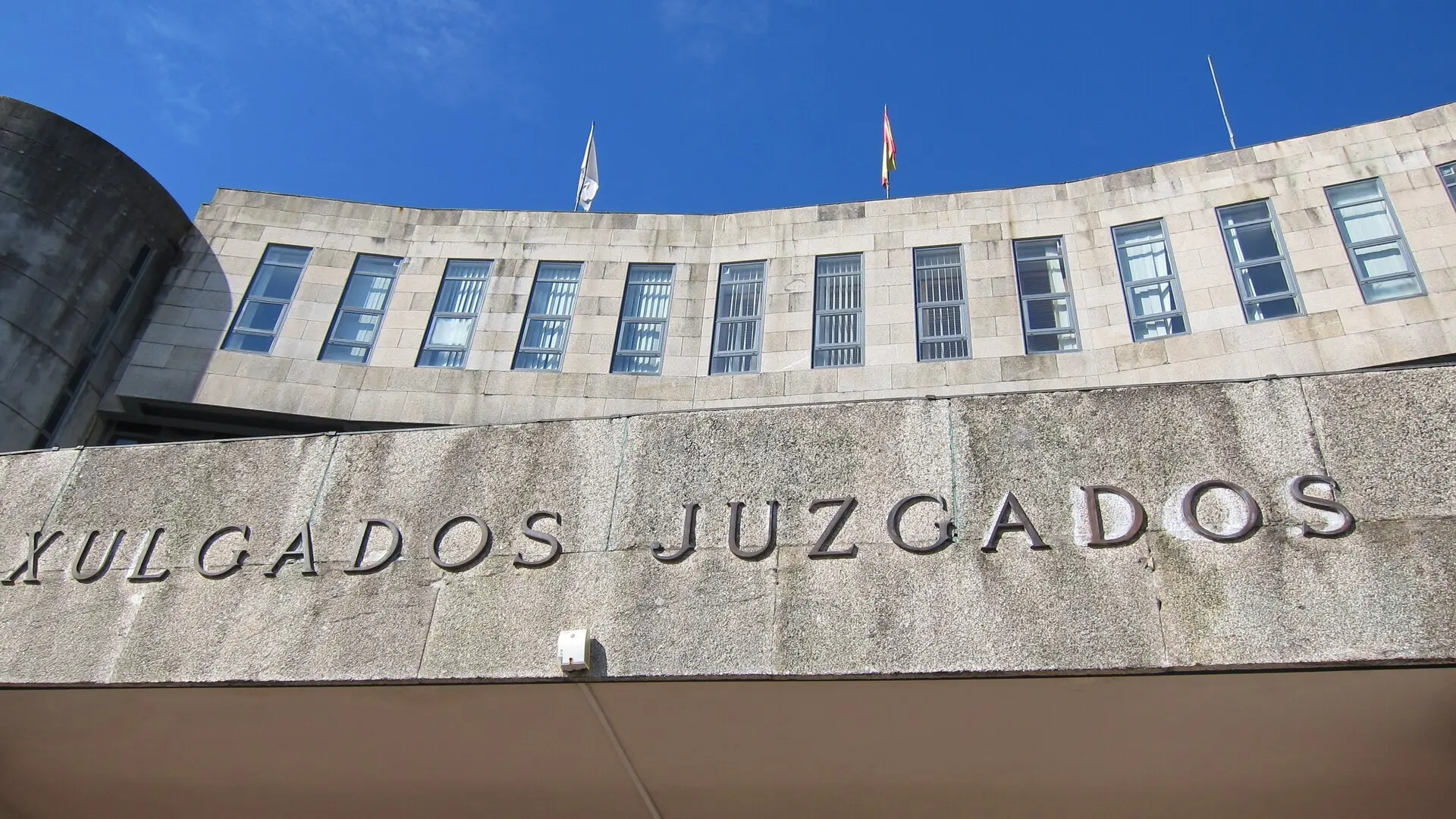 Absuelto por falta de pruebas un 'maître' de un restaurante de Santiago acusado de acoso y agresión sexual