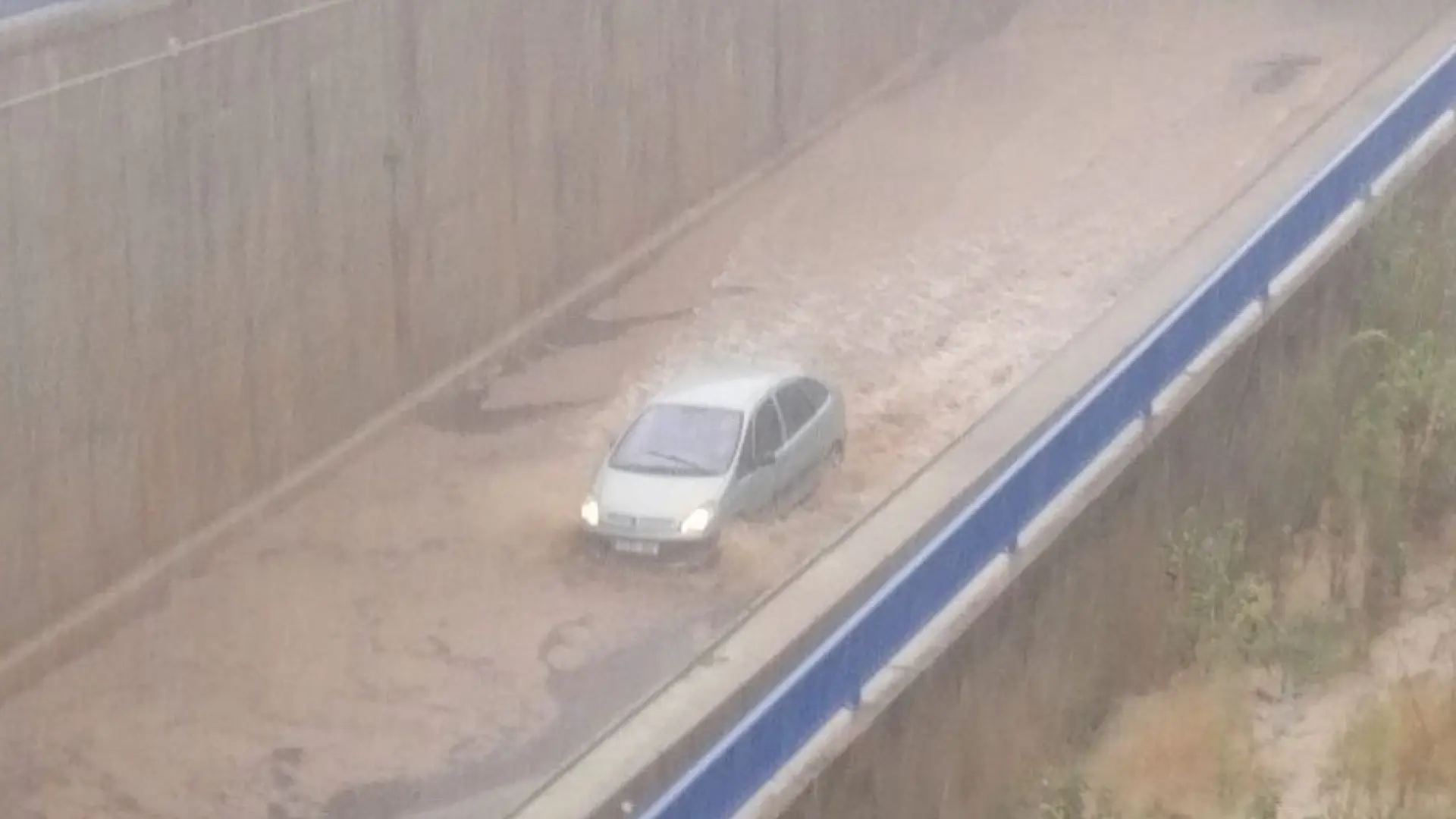 Temporal de lluvias en España, en directo | Noche de tormentas en Valencia, que pasa a alerta naranja y sigue con las clases suspendidas en zonas inundables