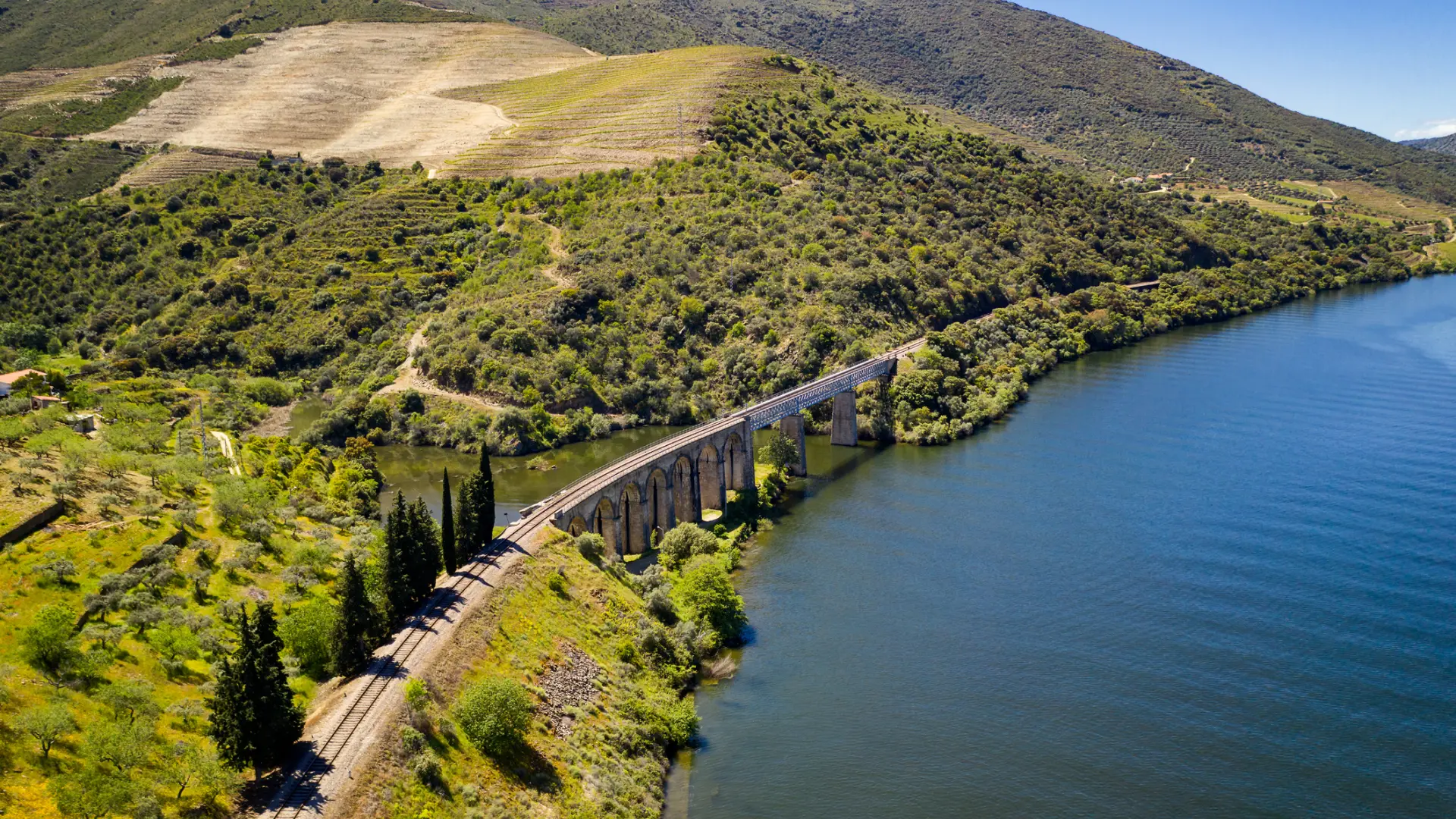El viaje en tren más bonito del mundo está en Portugal y solo cuesta 15 euros