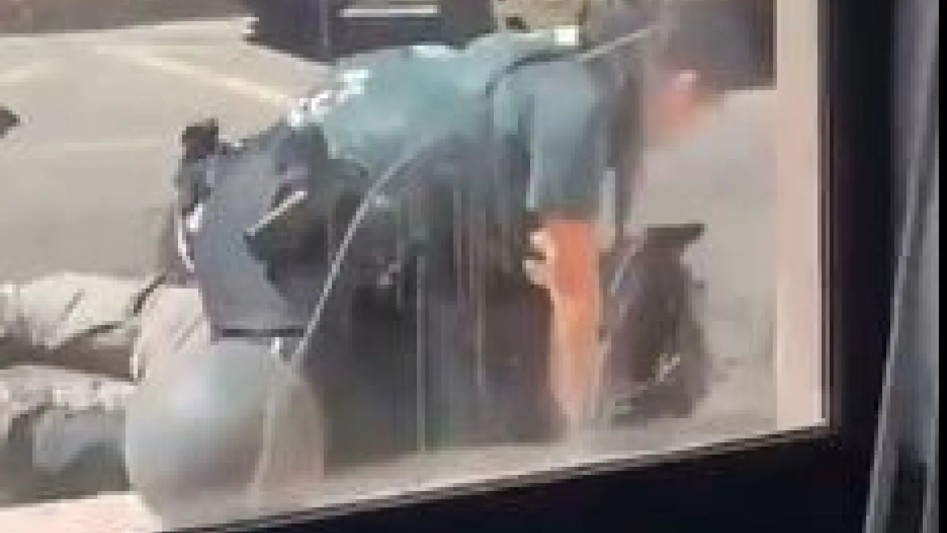 Una guardia civil de La Gomera dispara en el pie a un hombre tras un violento forcejeo: la agente tiene cuatro costillas rotas