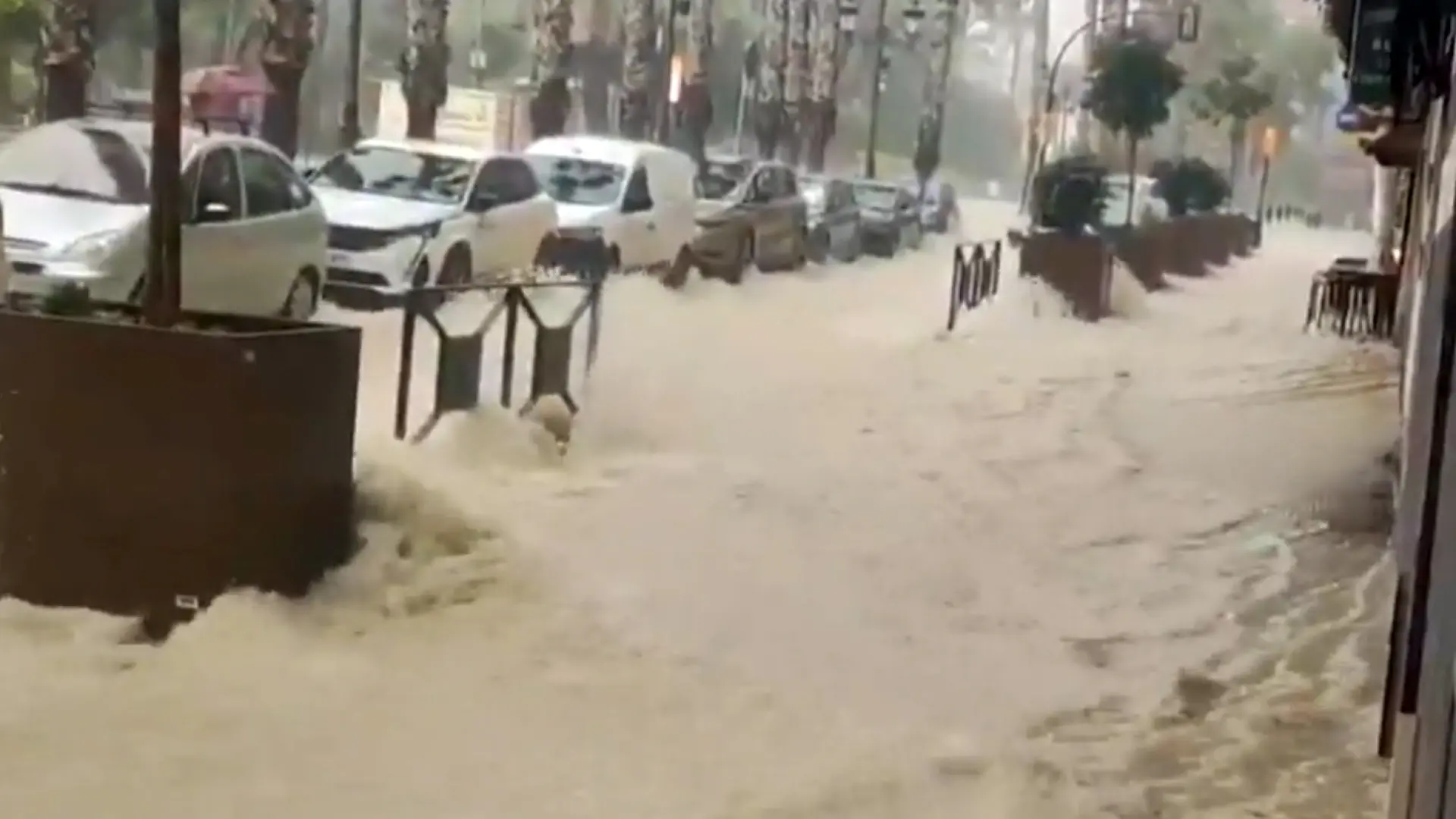 Los vídeos más impactantes del temporal en Ibiza: calles como ríos, derrumbes, desalojos y multitud de incidencias