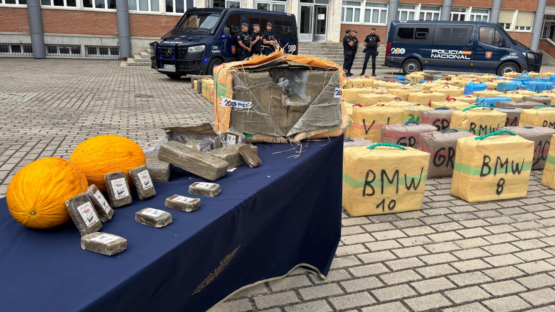 Interceptan en Algeciras un alijo de casi 10 toneladas de hachís escondido entre melones