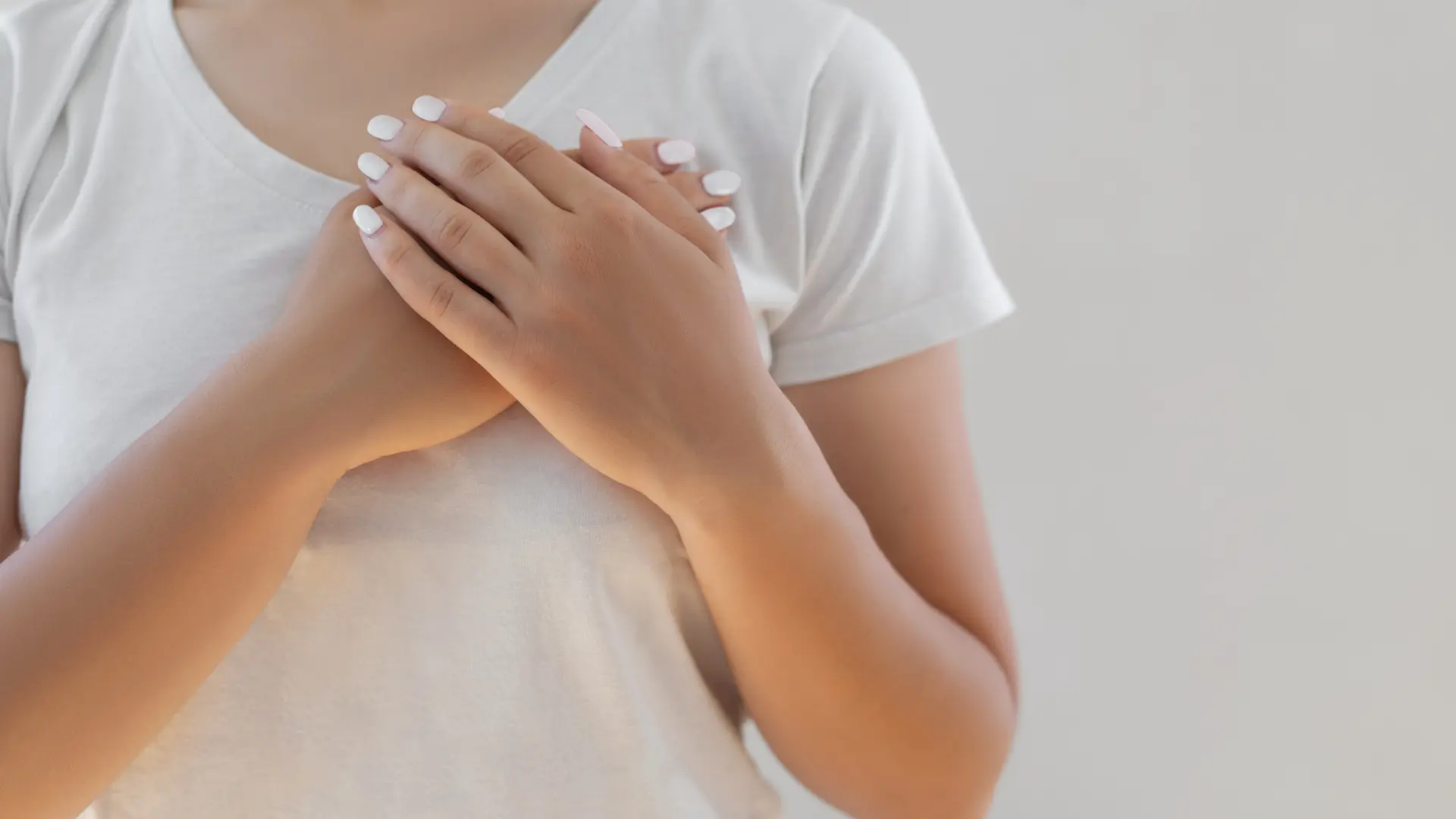 Una mujer desarrolla simultáneamente cáncer de mama y de recto junto a un brote de hepatitis B