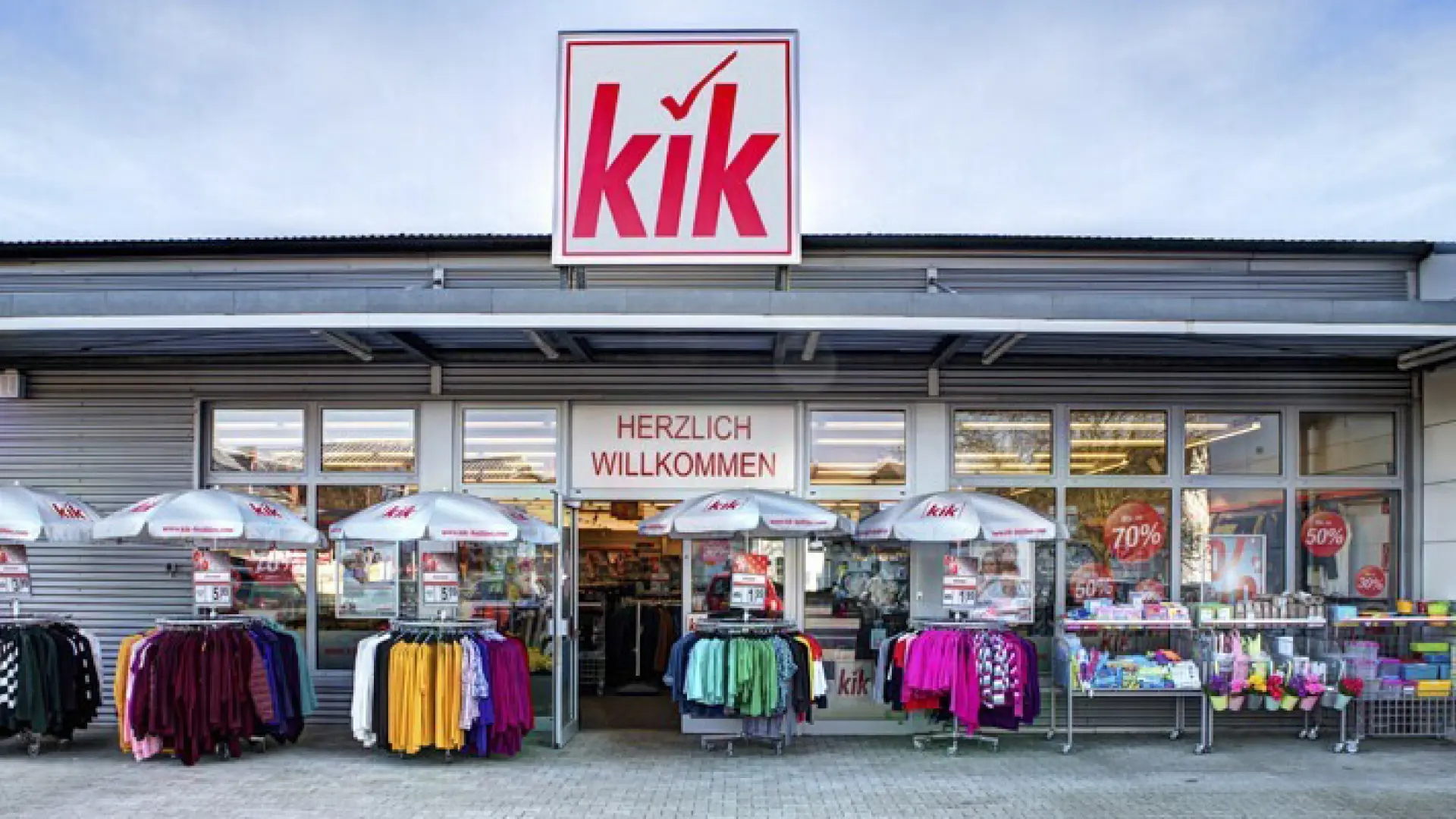 El coloso alemán del 'low cost' que crece con fuerza en España y aspira al trono de Primark: "El cliente es el rey"