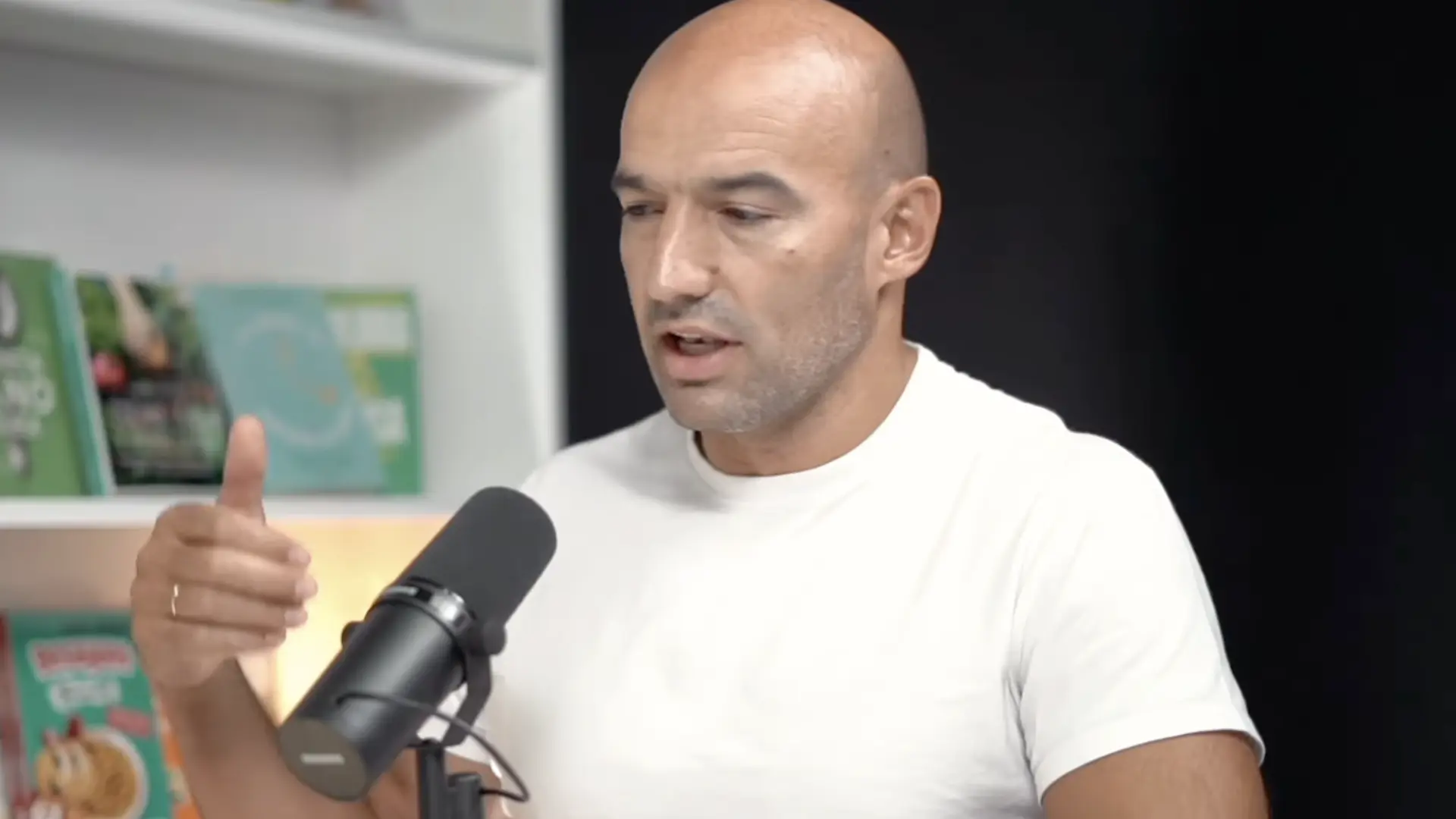 Jesús Serrano, fisioterapeuta: "Yo mismo he tenido temblores en los párpados y en la pierna izquierda cuando el estrés me supera"