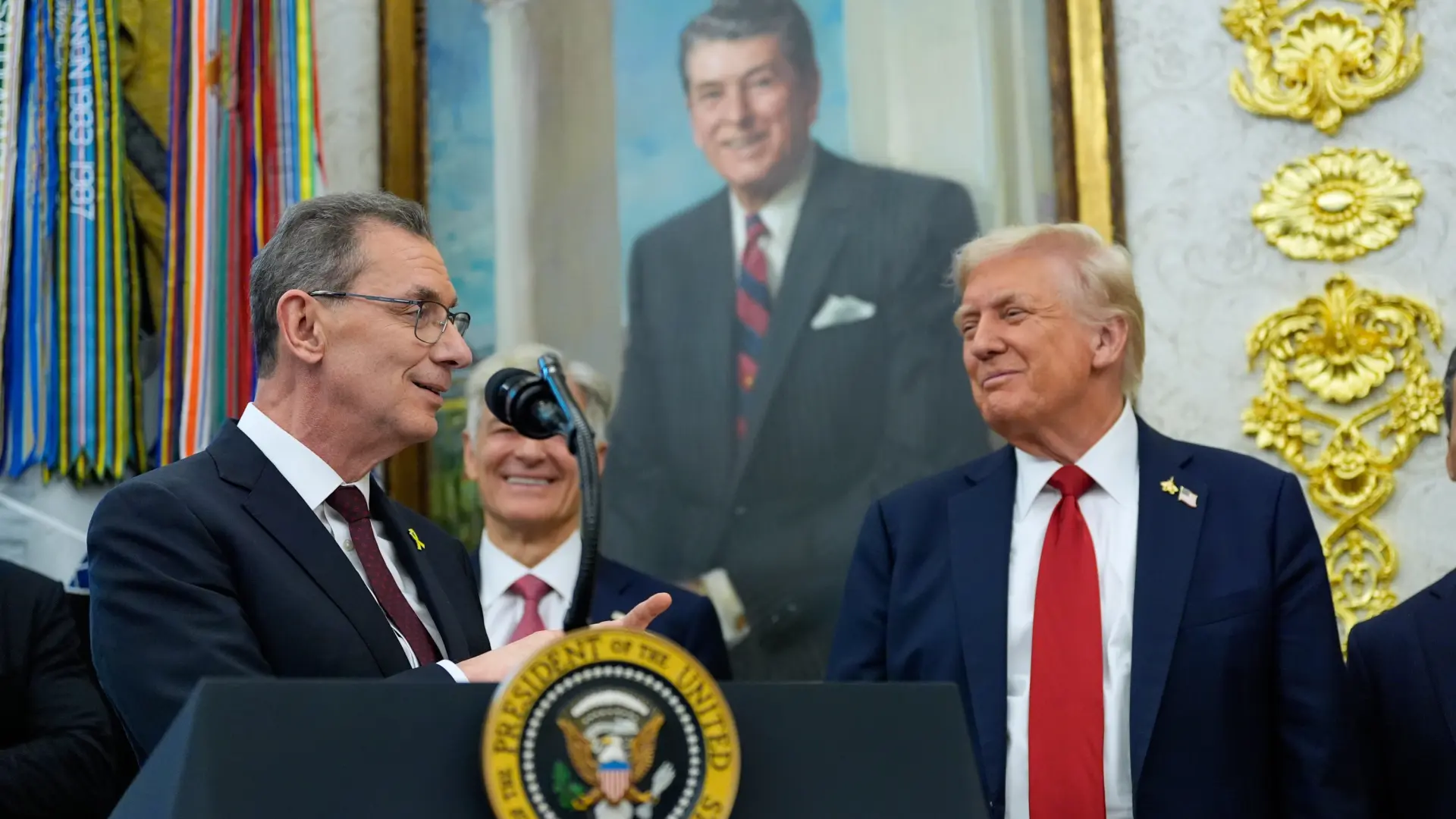 Pfizer bajará el precio de los medicamentos en EEUU e invertirá 70.000 millones de dólares en el país tras las presiones de Trump