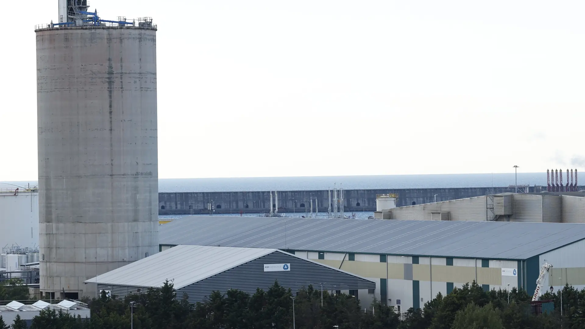 Cinco trabajadores heridos, dos de ellos graves, en una deflagración en una empresa en el Puerto de Bilbao