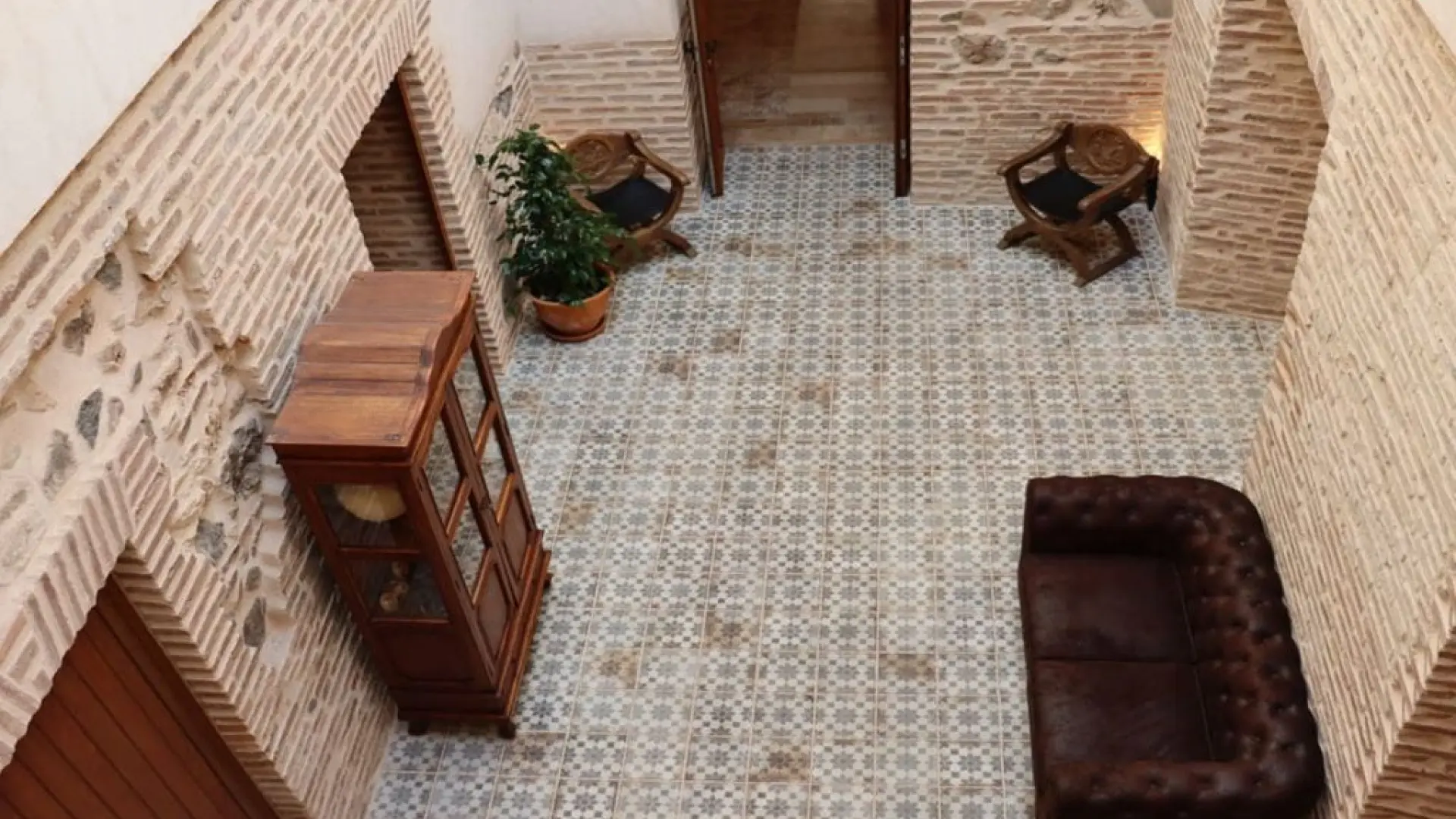 El curioso hotel de Huelva que pocos conocen: una antigua casa palacio en plena sierra