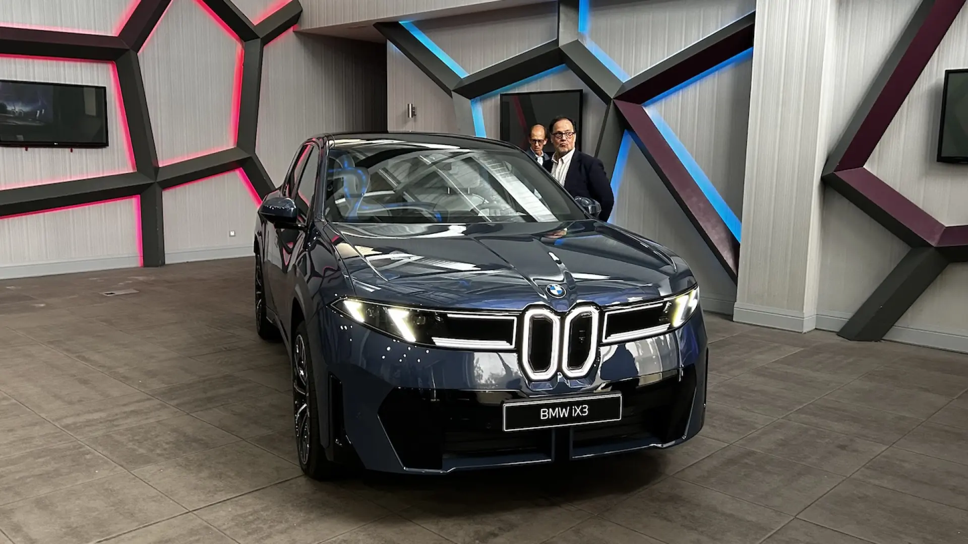 Revolución eléctrica en BMW: el nuevo iX3 ofrece una autonomía brutal