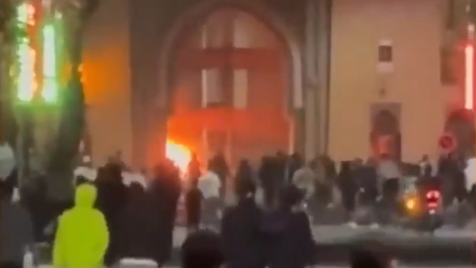 Disturbios en Marruecos: los manifestantes incendian una sede del Ministerio de Justicia en Taroudant