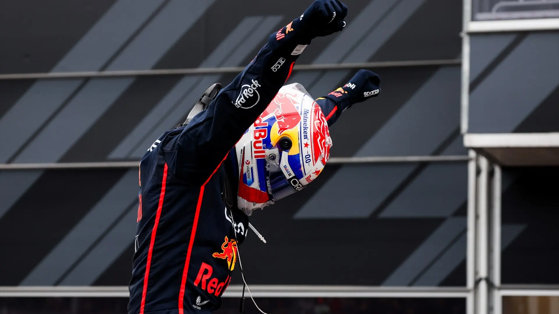 Alerta roja por el calor extremo en el GP de Singapur de F1: los pilotos llevarán chalecos refrigerantes... o medio kilo de lastre