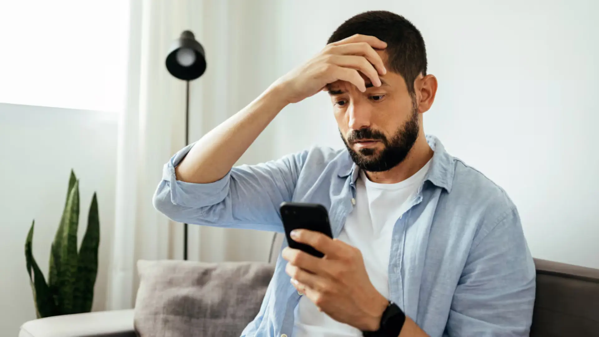 Cuidado con la estafa por SMS que vacía tu cuenta bancaria sin que te enteres