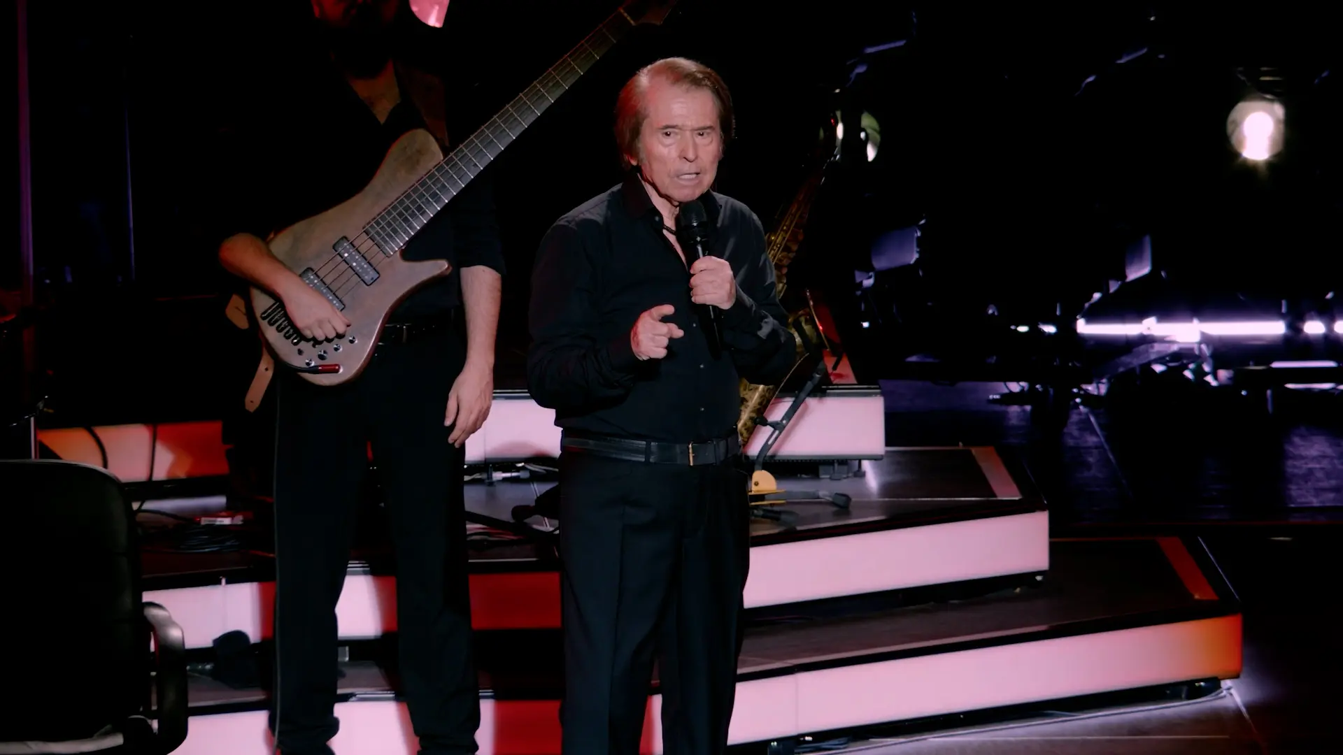 Raphael cancela su concierto de la Plaza de Toros de Murcia debido a una bronquitis