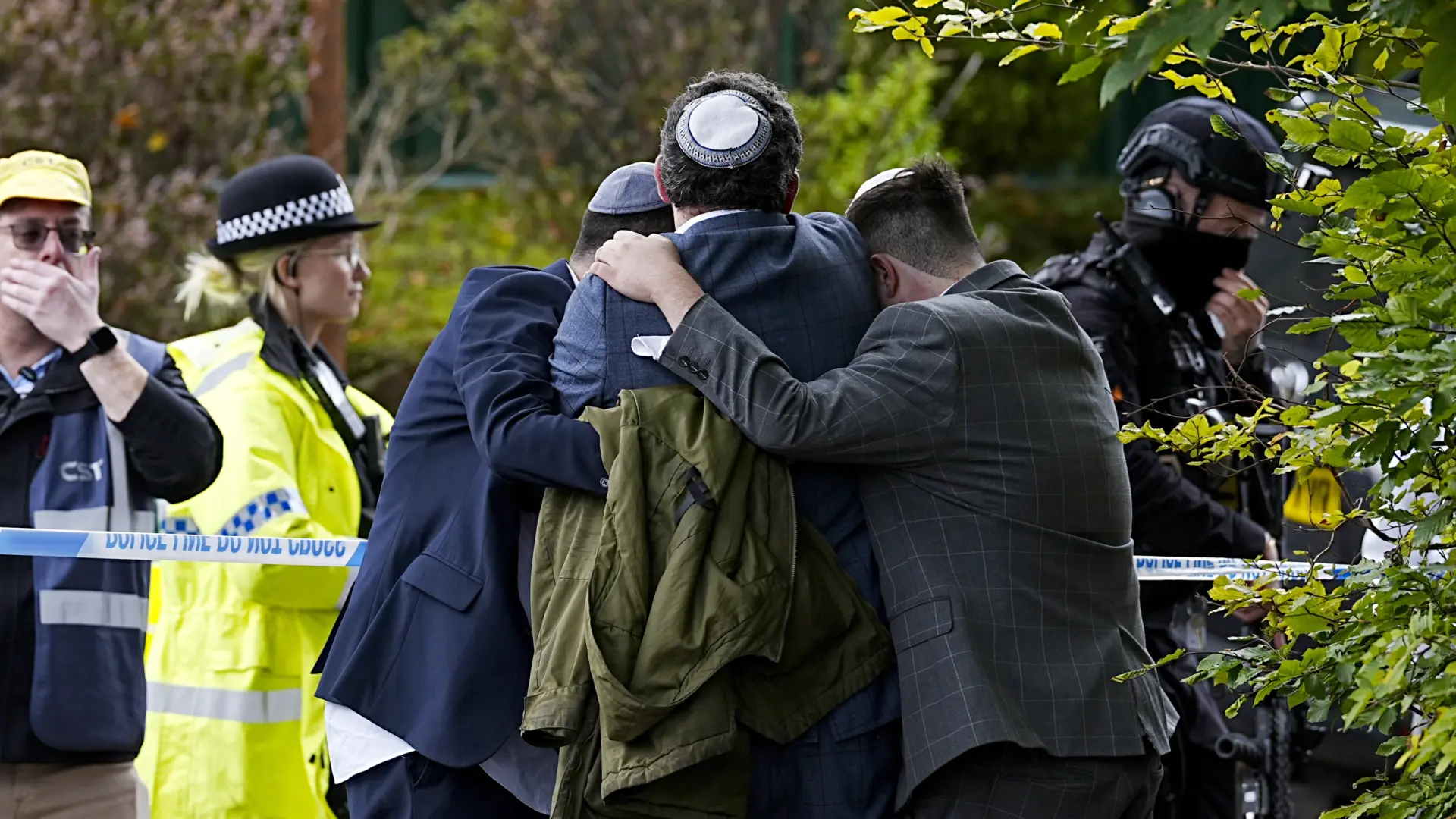 El rabino convertido en "héroe" en el ataque terrorista en Manchester: así impidió la entrada del agresor en la sinagoga