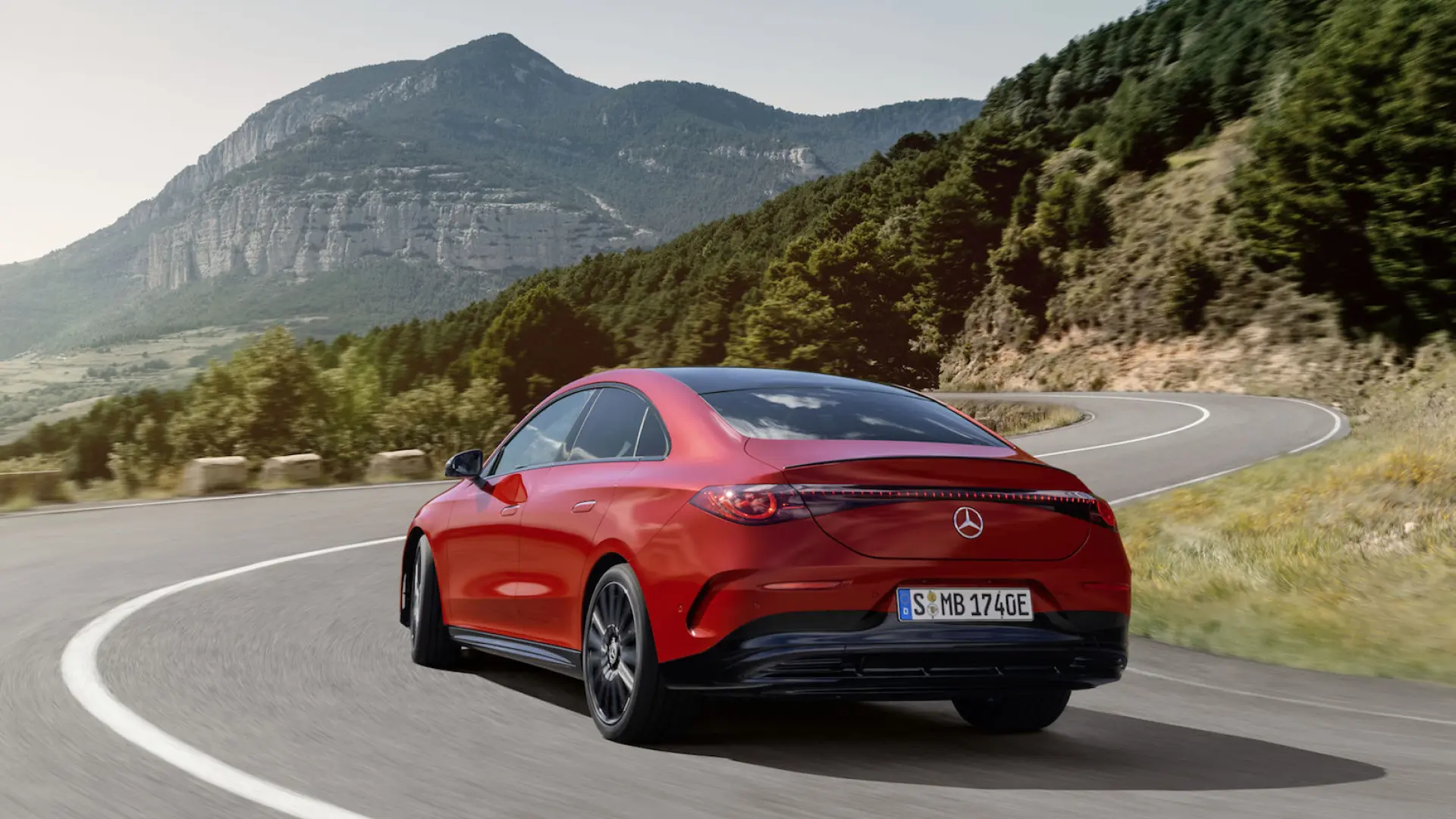 ¿Buscas una berlina eléctrica premium con la autonomía de un diésel?