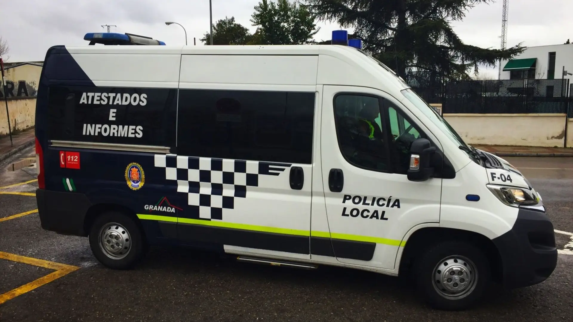 Multado el dueño de un coche con la matrícula manipulada para "esquivar las cámaras" de la ZBE en Granada