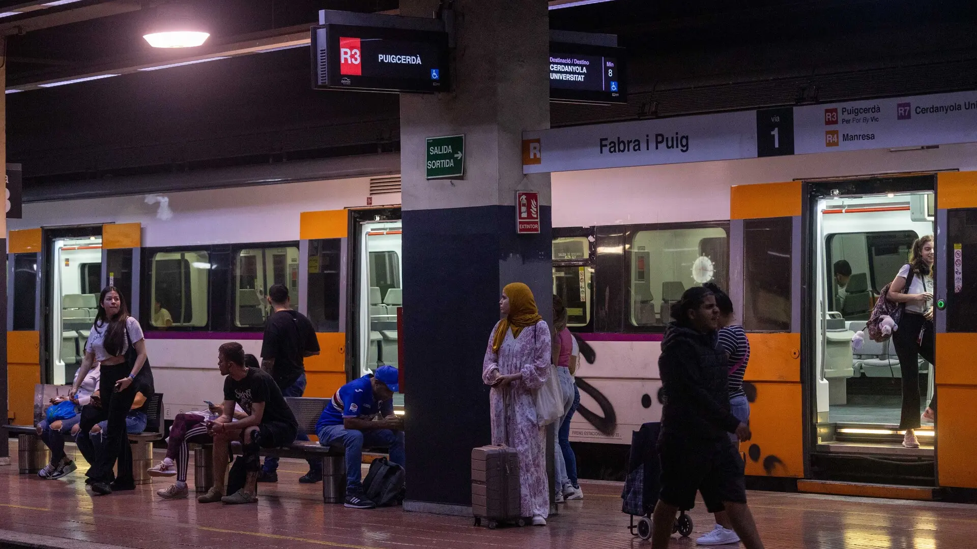 La presencia de una persona en las vías de la R1 provoca retrasos en los trenes de Rodalies
