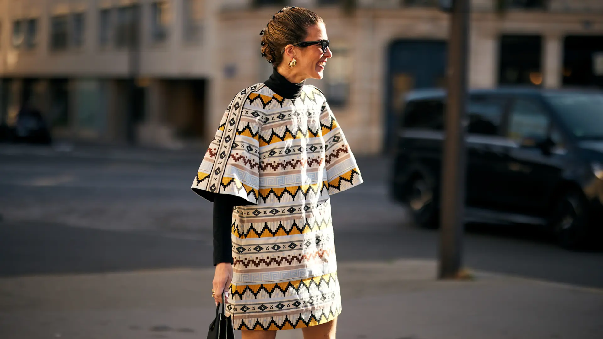 El vestido boho de H&M que se ajusta a la cintura y es perfecto para llevar con botas en otoño