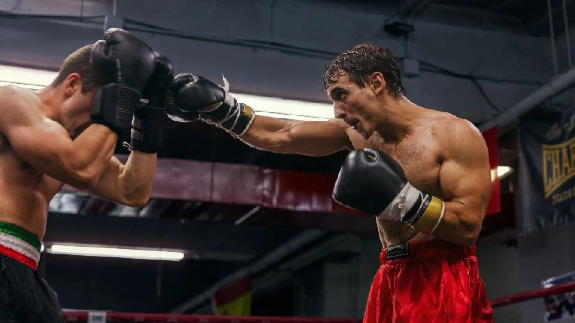 Miguel Herrán, más cachas que nunca en el biopic de este legendario boxeador que produce Netflix