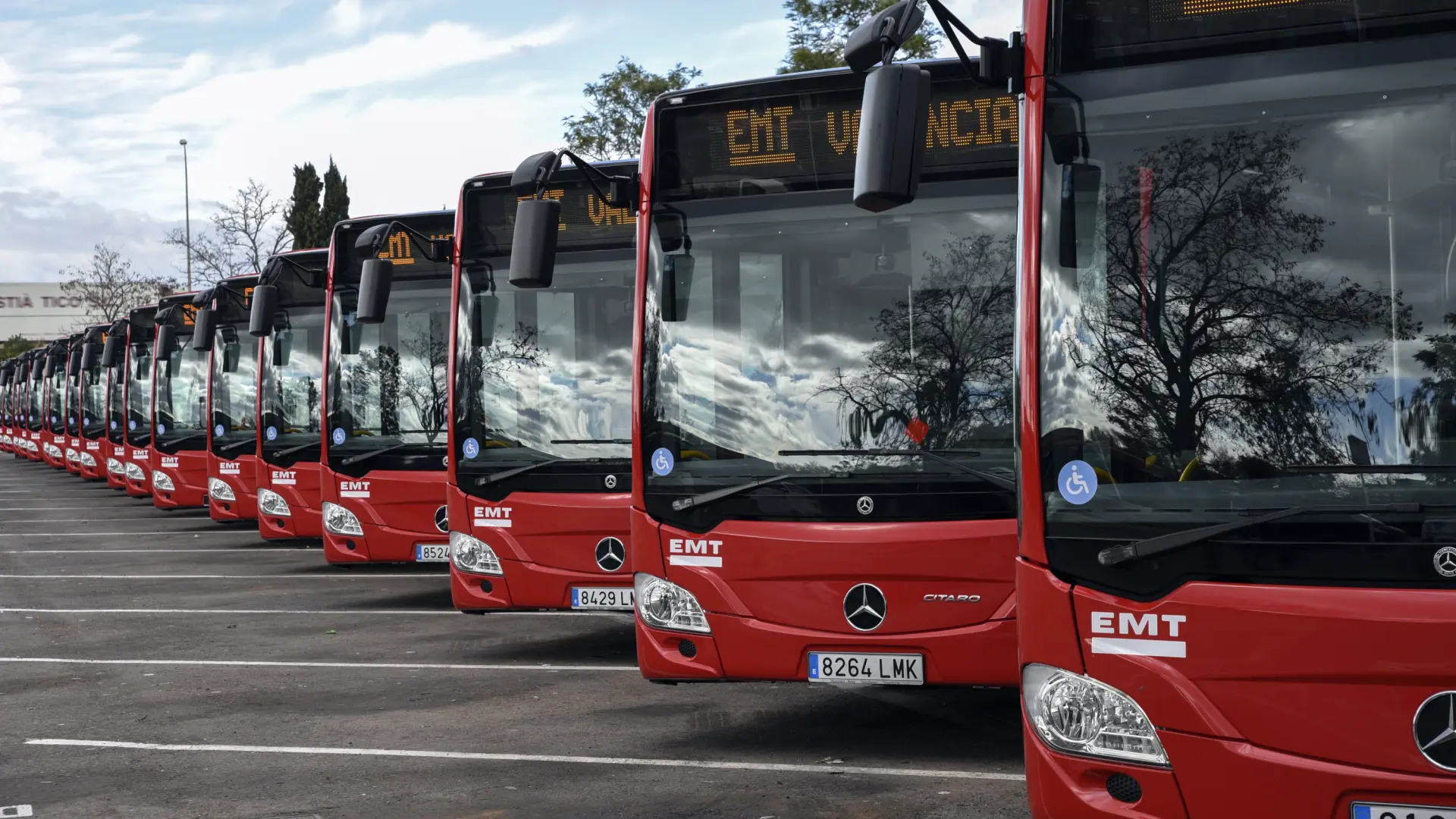 La EMT de Valencia lanza 300 plazas para chóferes ante el incremento del servicio
