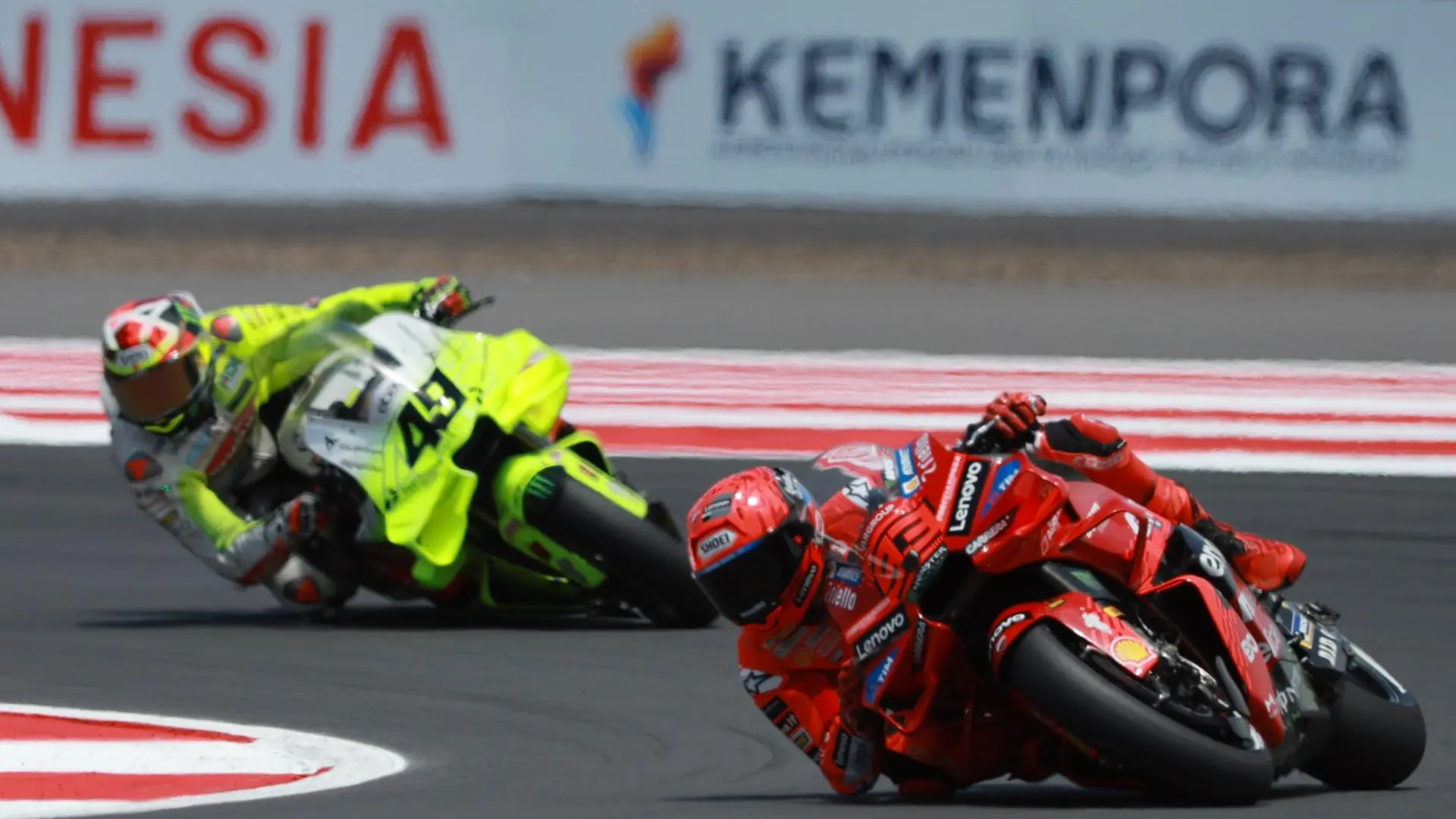 Bezzecchi arrebata la victoria a Aldeguer en la sprint de Indonesia y Marc Márquez termina séptimo