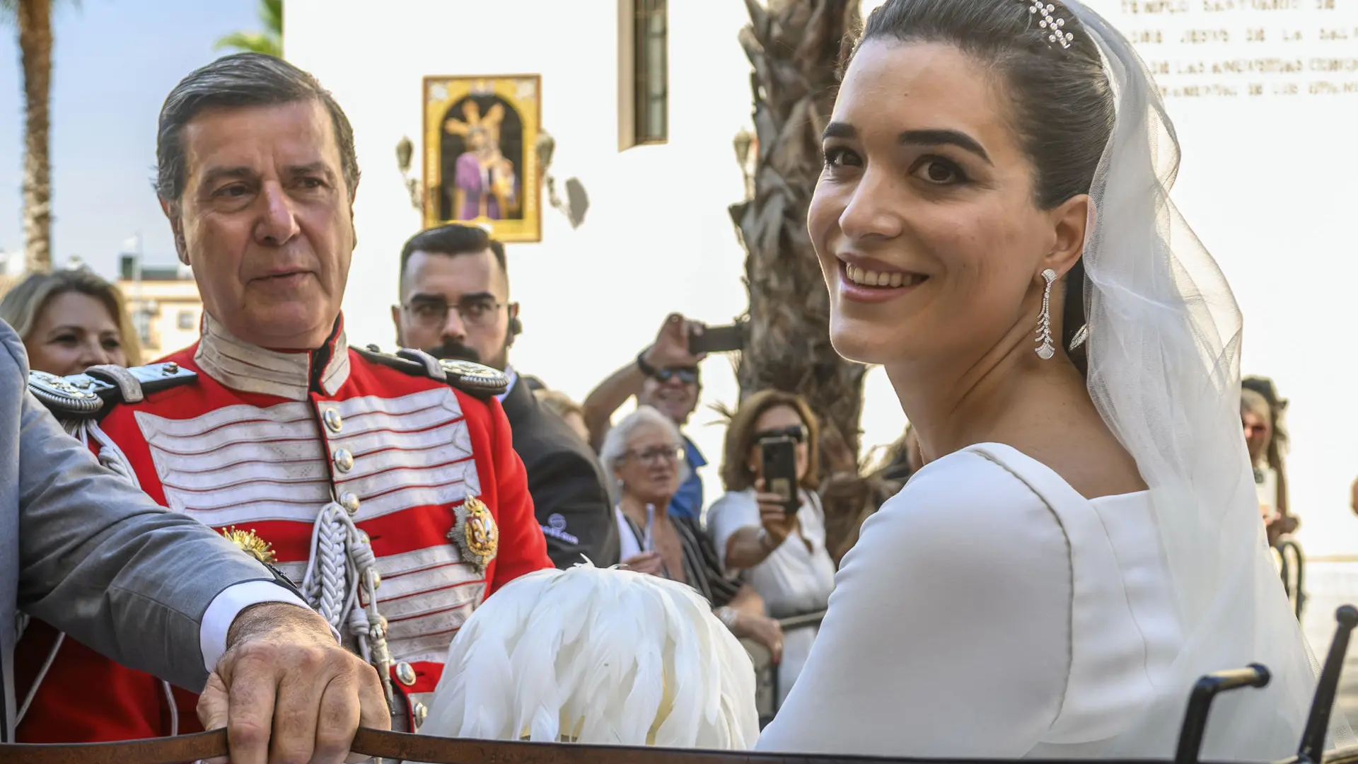 Cayetano Martínez de Irujo y Bárbara Mirjan sufren un contratiempo horas antes de su boda en Sevilla