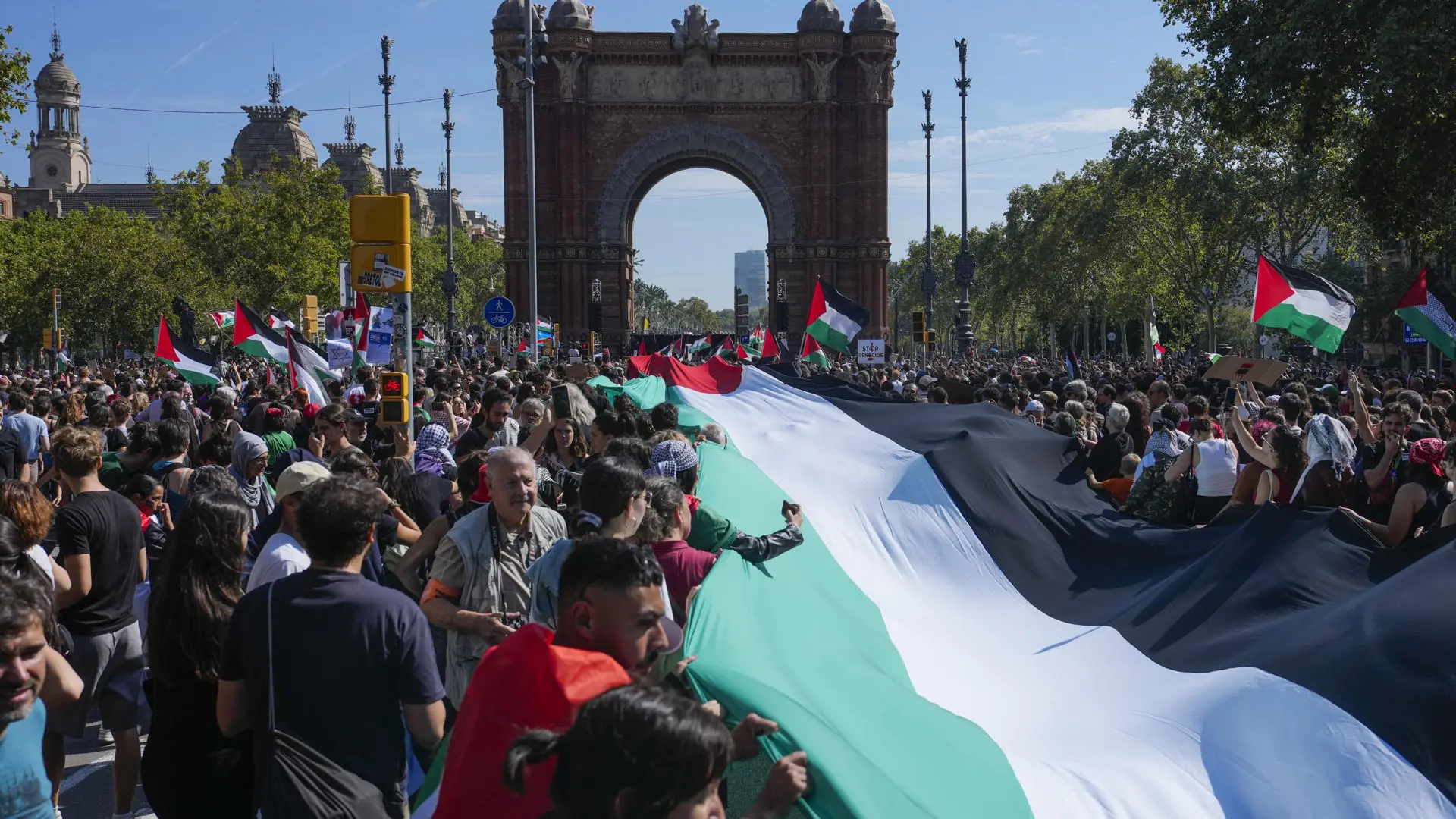 Crece la presión en las calles: masivas protestas en Barcelona y otras ciudades en apoyo a Palestina
