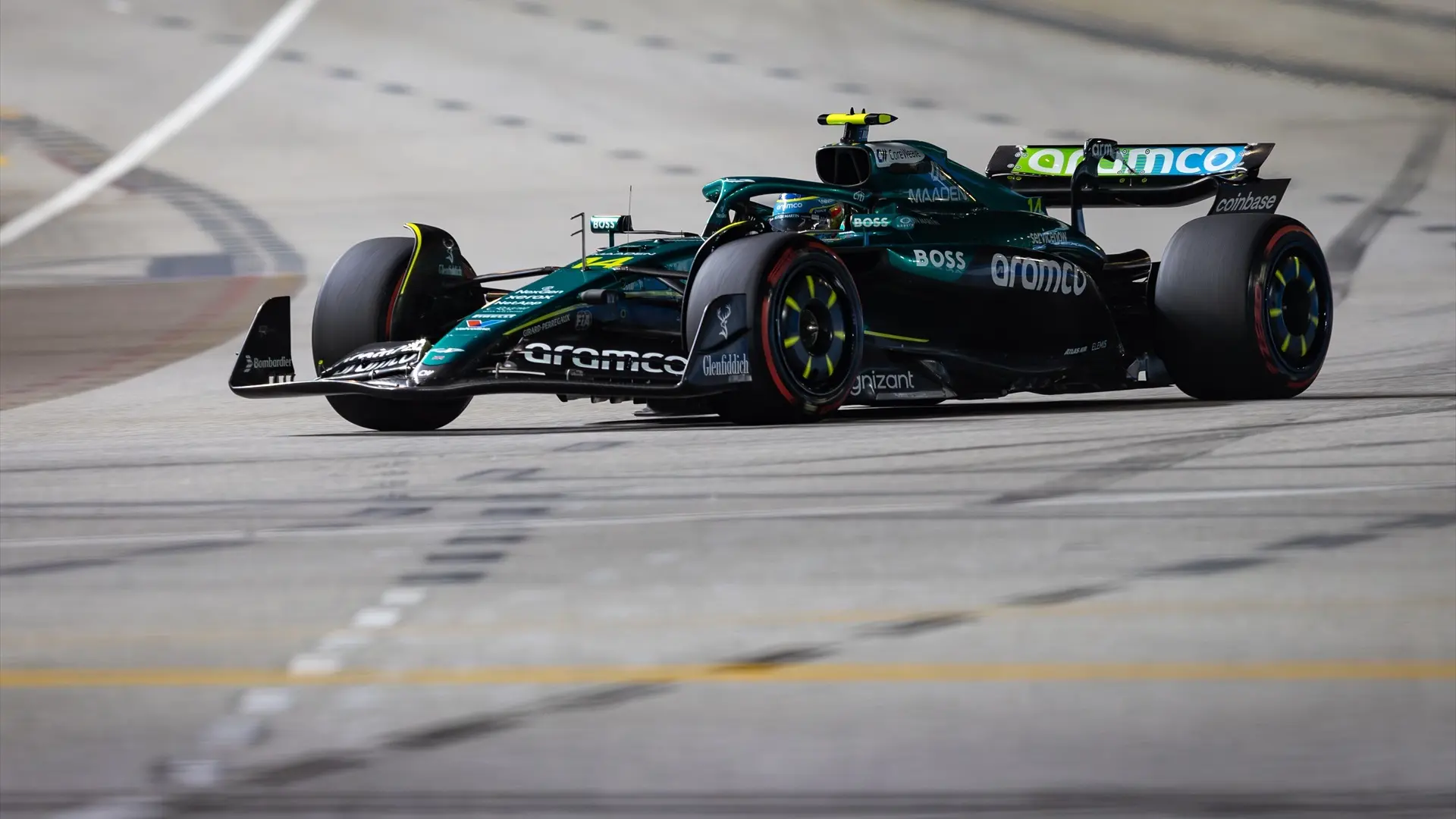 Fernando Alonso oculta su enfado tras la clasificación en Singapur: "Seguramente perdamos posiciones"