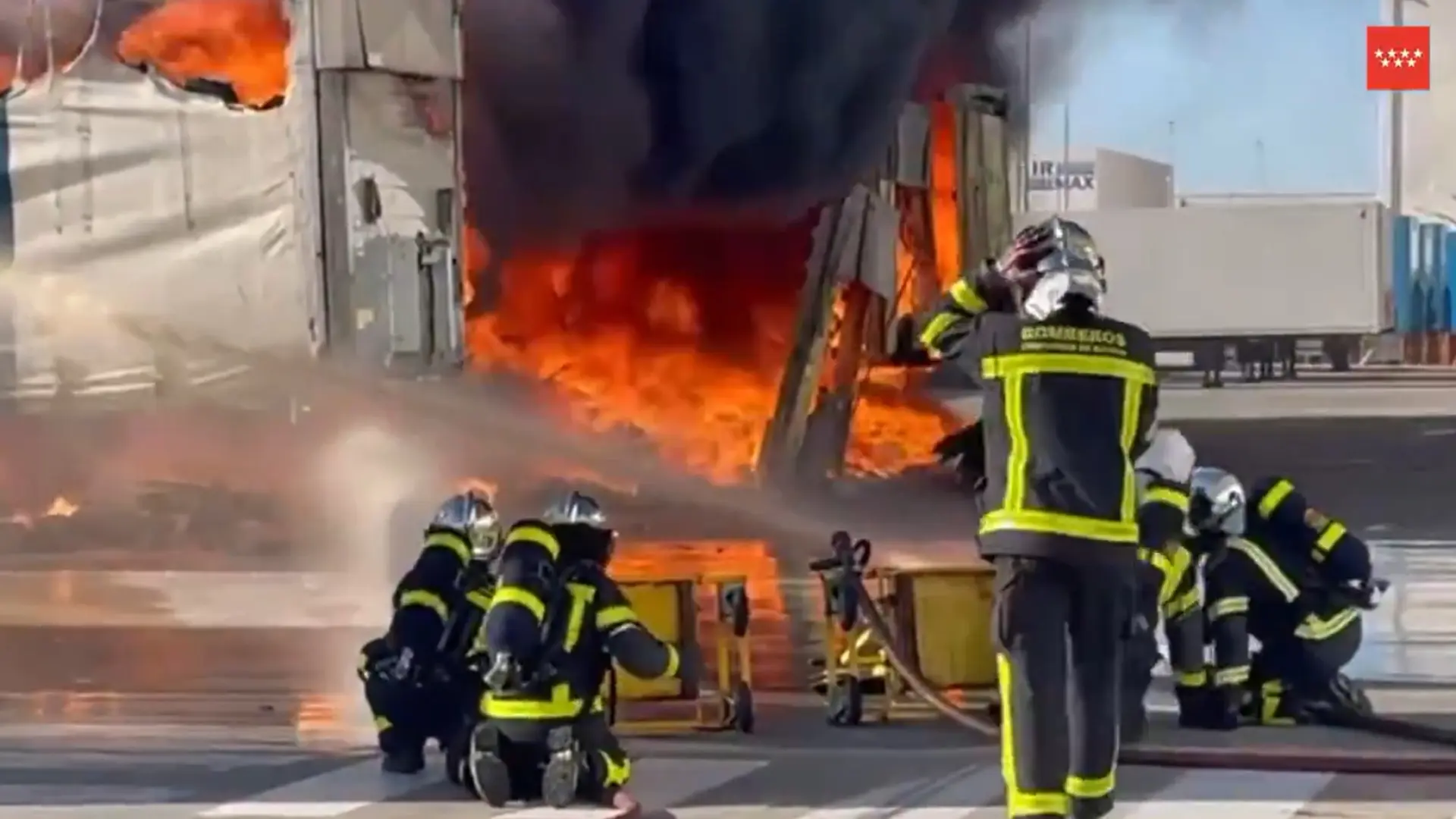 Casi 300 trabajadores son evacuados de una nave de San Fernando de Henares por un incendio
