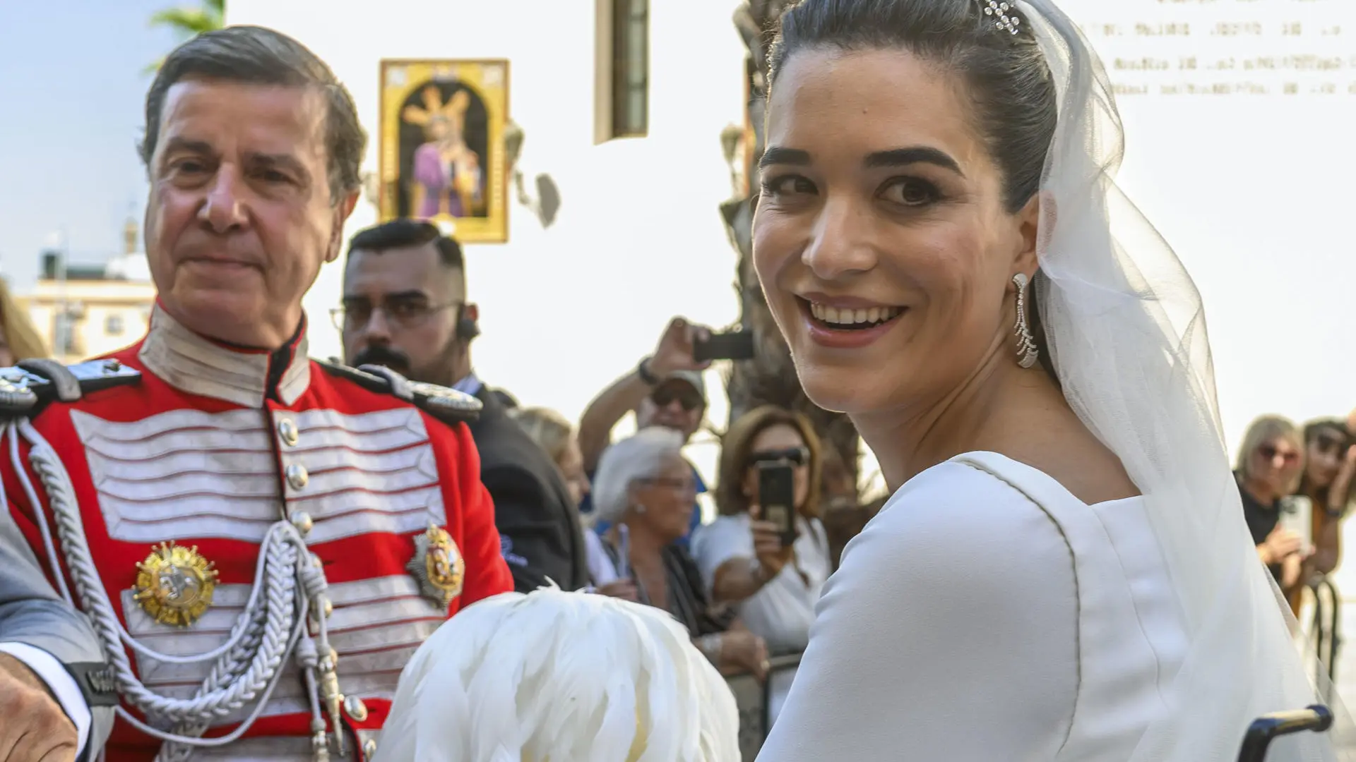 Así fue el vestido de novia de Bárbara Mirjan en su boda con Cayetano Martínez de Irujo: 'made in Spain' y con un guiño andaluz