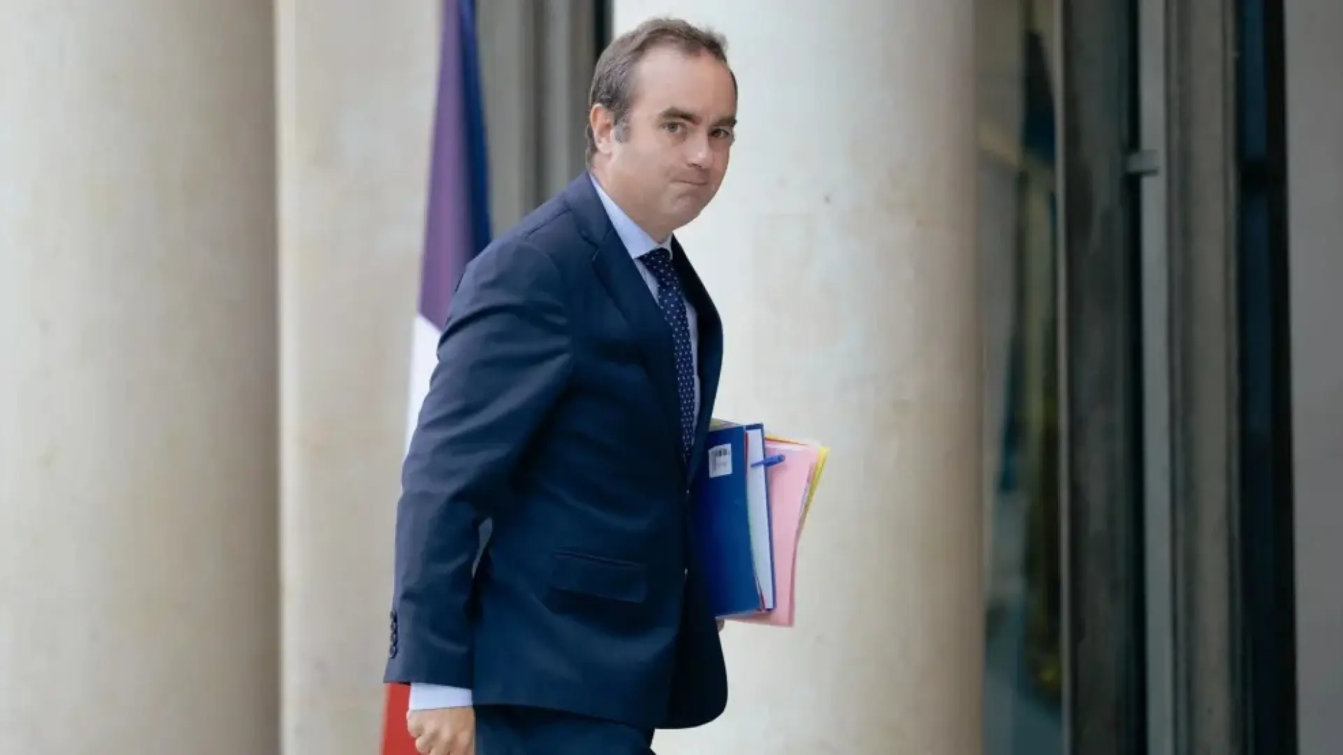 Dimite el primer ministro francés, Sebastien Lecornu, solo unas horas después del nombramiento del nuevo Gobierno
